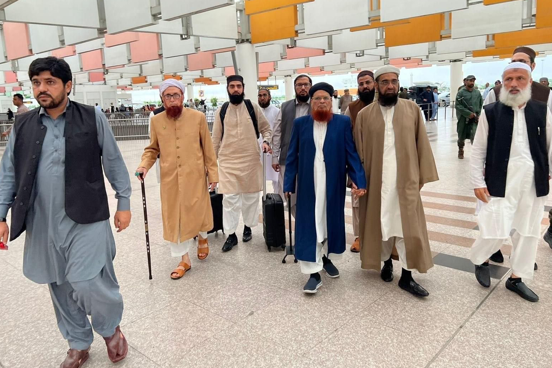 هل تحُد زيارة "علماء الدين" من التوتُّر بين كابل وإسلام آباد؟