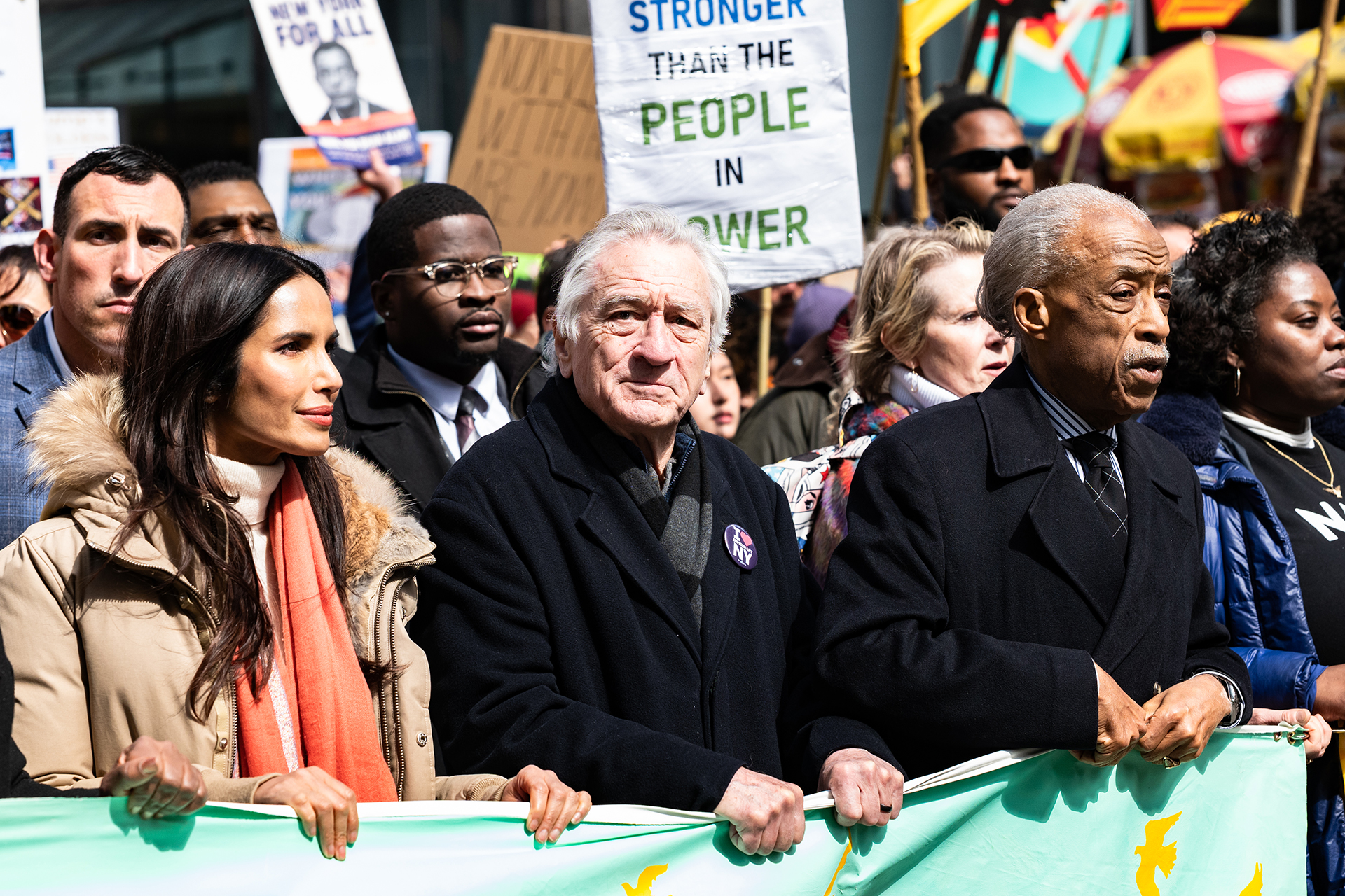 نجوم هوليود يقودون احتجاجات "لا ملوك" ضد ترامب والحرب على إيران