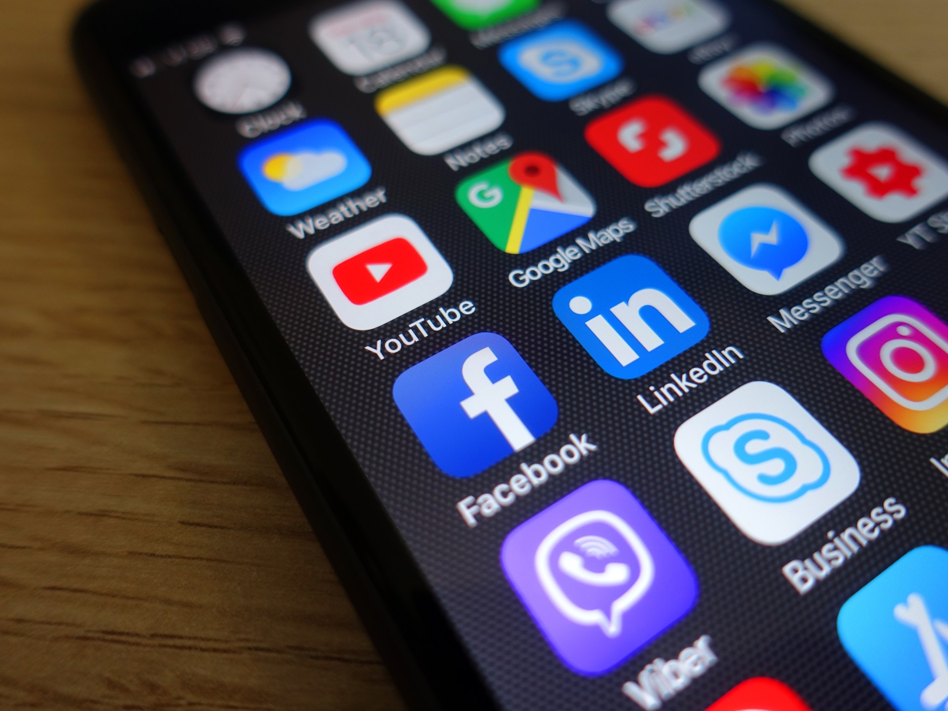 حجم "تجسس" التطبيقات على حياتك أكبر مما تتخيل.. هكذا "توقفها عند حدها"