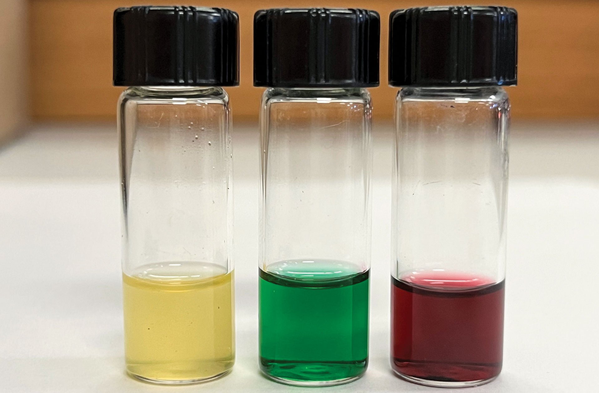 بعد 70 عاما من المحاولات.. النحاس يدخل مكونات "الساندويتش الجزيئي"