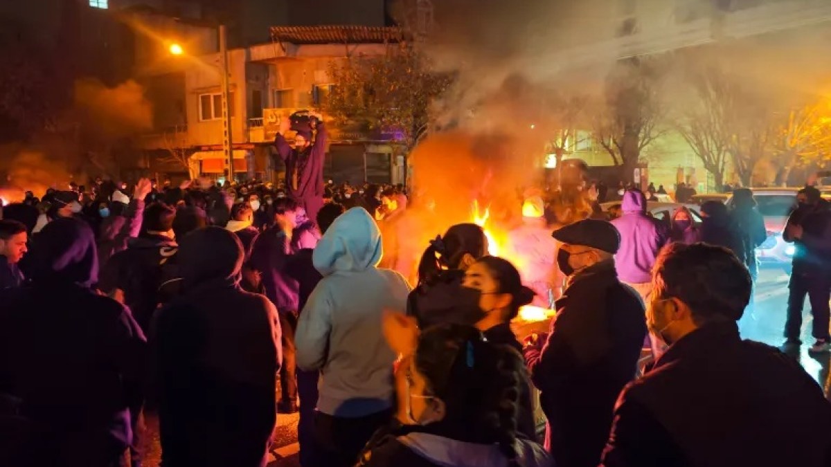 من "الاعتقالات الرقمية" إلى مصادرة الأموال.. إجراءات إيرانية داخلية متزامنة مع الحرب