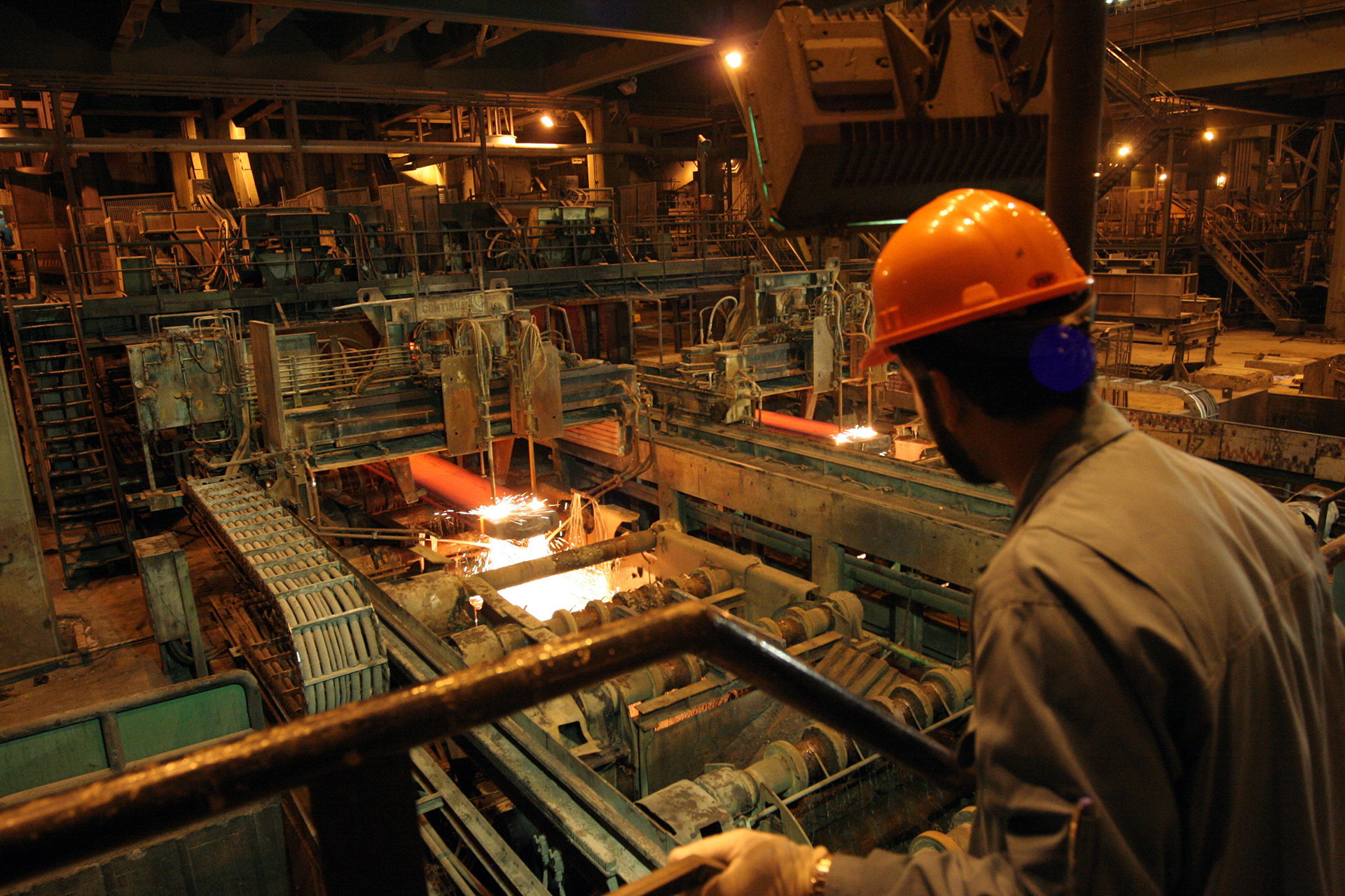 ضرب مواقع الصلب والماء الثقيل والكعكة الصفراء بإيران.. ما الذي يجمع بين الأهداف؟