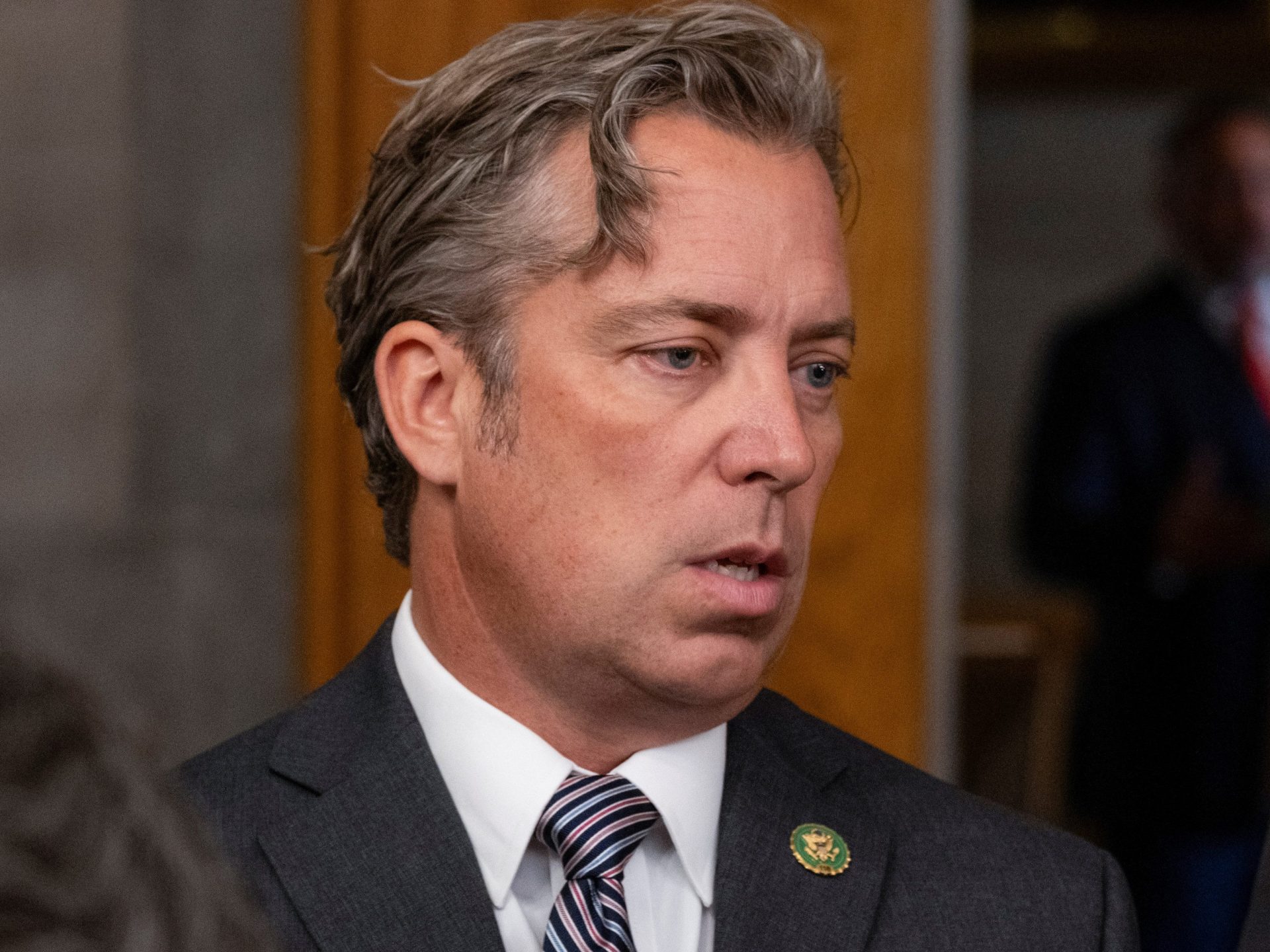 نائب أمريكي يكره المسلمين ويفوز بدائرة تضم كثيرا منهم.. ما السر؟