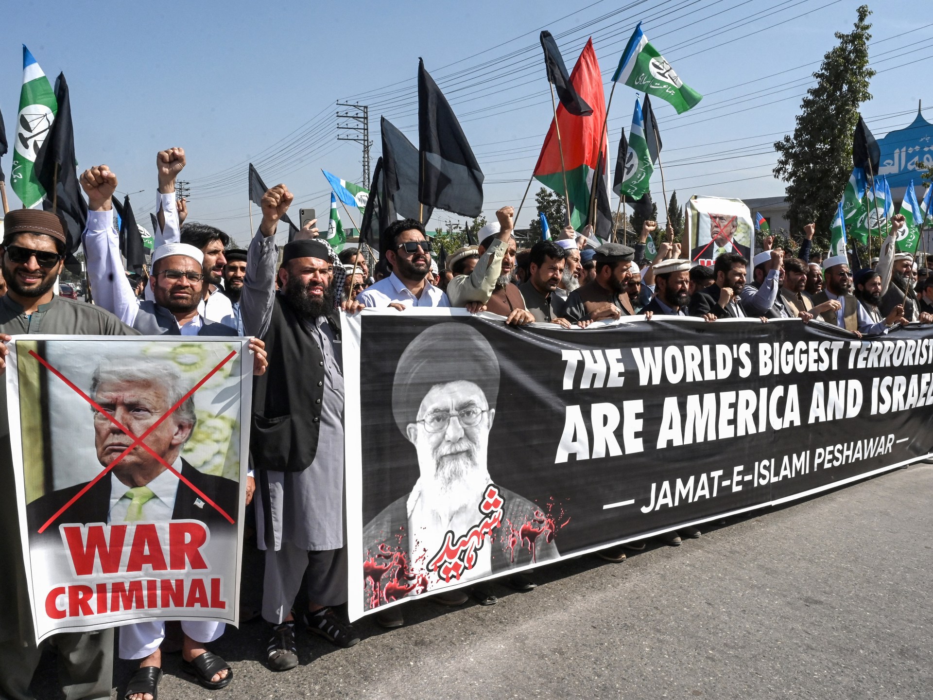 استنفار وحظر تجول في مناطق باكستانية بعد مقتل خامنئي