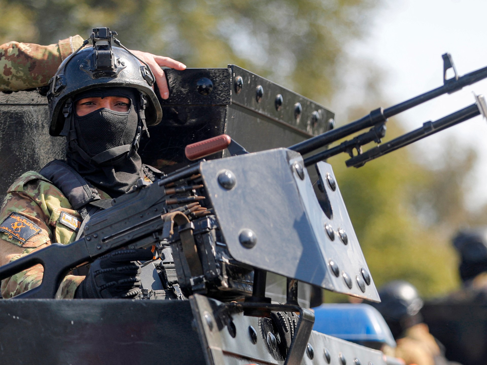 العراق.. مظاهرات وتصعيد عسكري في خضم الحرب الأمريكية الإيرانية