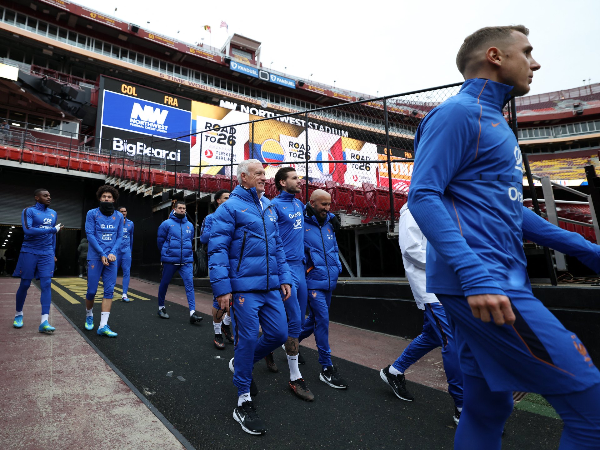 مدرب منتخب فرنسا ينتقد إجراءات التفتيش المعقدة في مطارات أمريكا