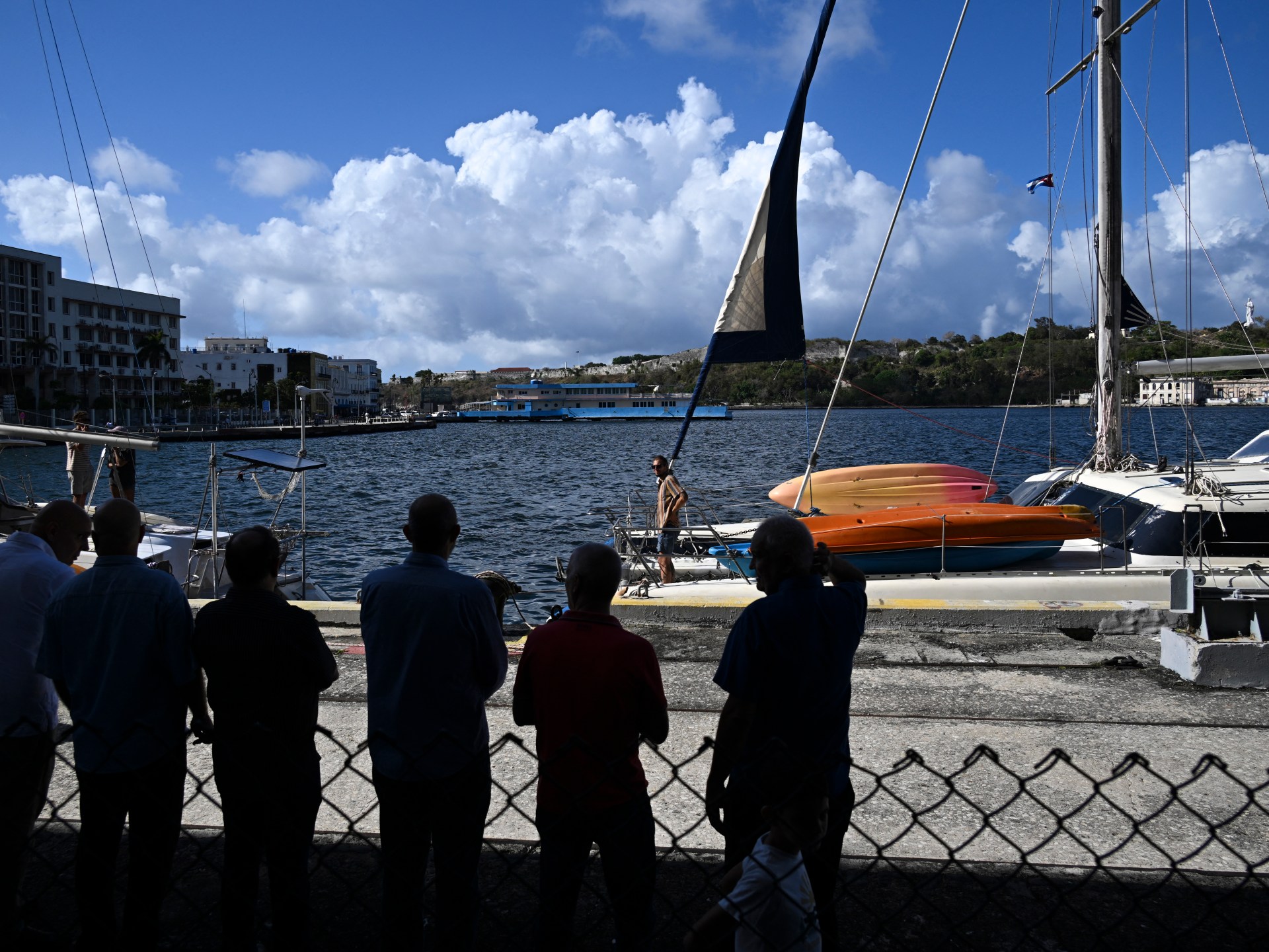 ترمب يعلّق على وصول ناقلة روسية إلى كوبا