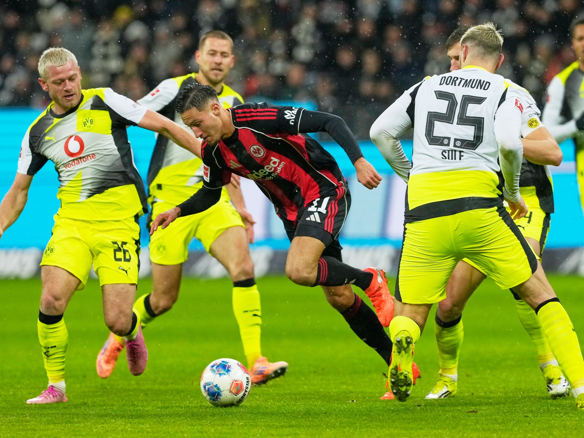 ثنائي فرانكفورت يقترب من تمثيل منتخب المغرب قبل مونديال 2026