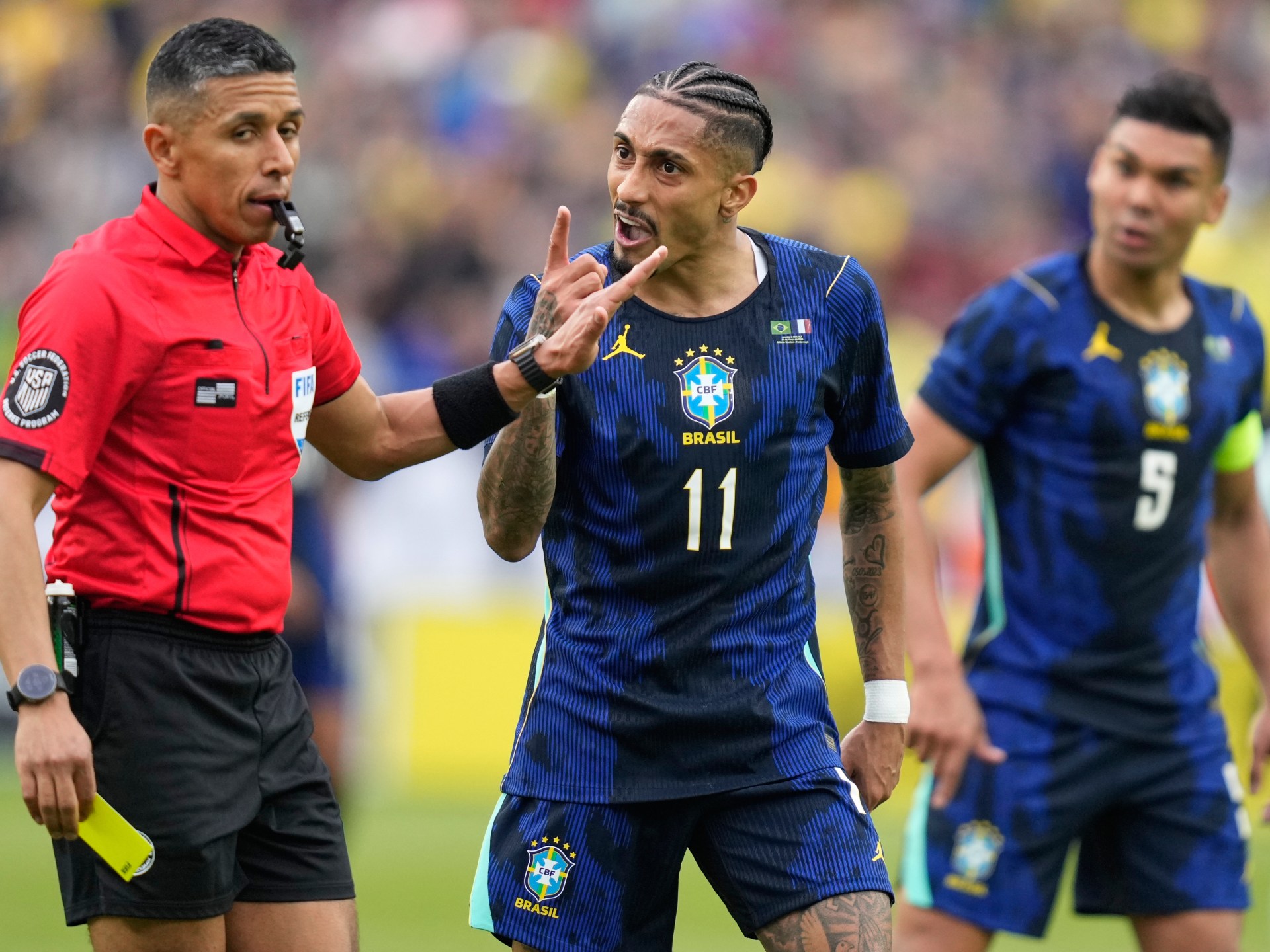 برشلونة يتلقى تعويضا محدودا من الفيفا عقب إصابة رافينيا