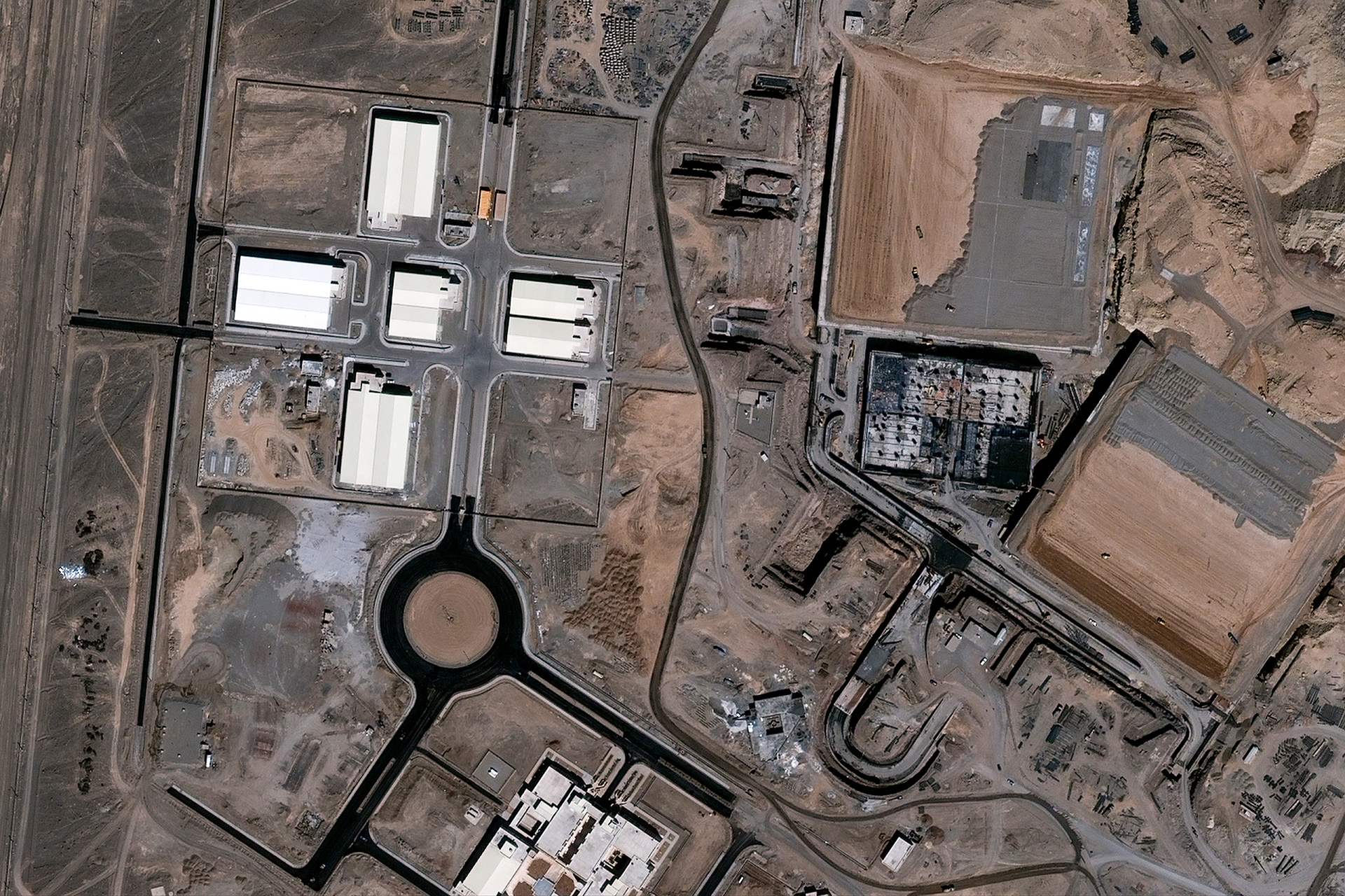 صور أقمار صناعية ترصد أضرارا في مجمع نطنز النووي في إيران