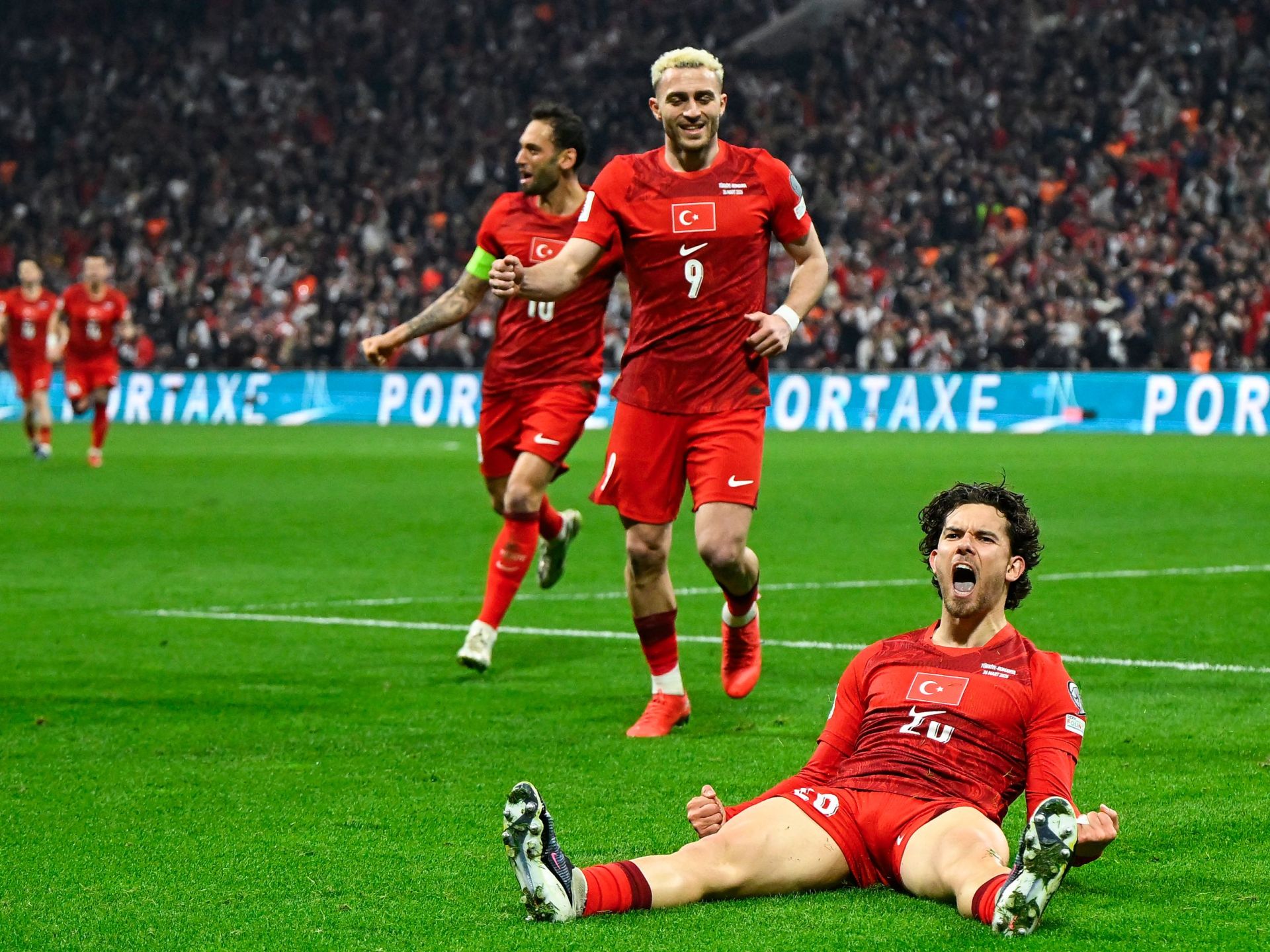 بالفيديو.. تركيا تتأهل لنهائي الملحق المؤهل لكأس العالم على حساب رومانيا