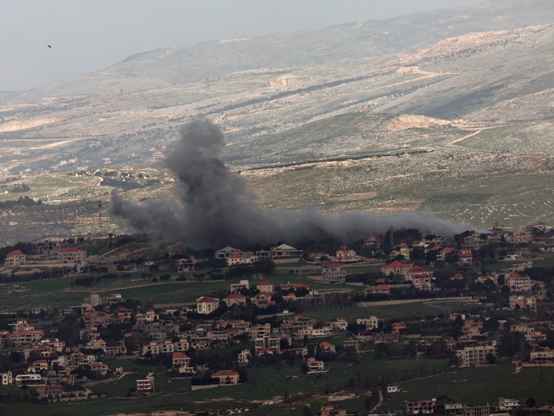 إسرائيل تقصف ضاحية بيروت وتنذر بلدات بالجنوب وحزب الله يستهدف كريات شمونة