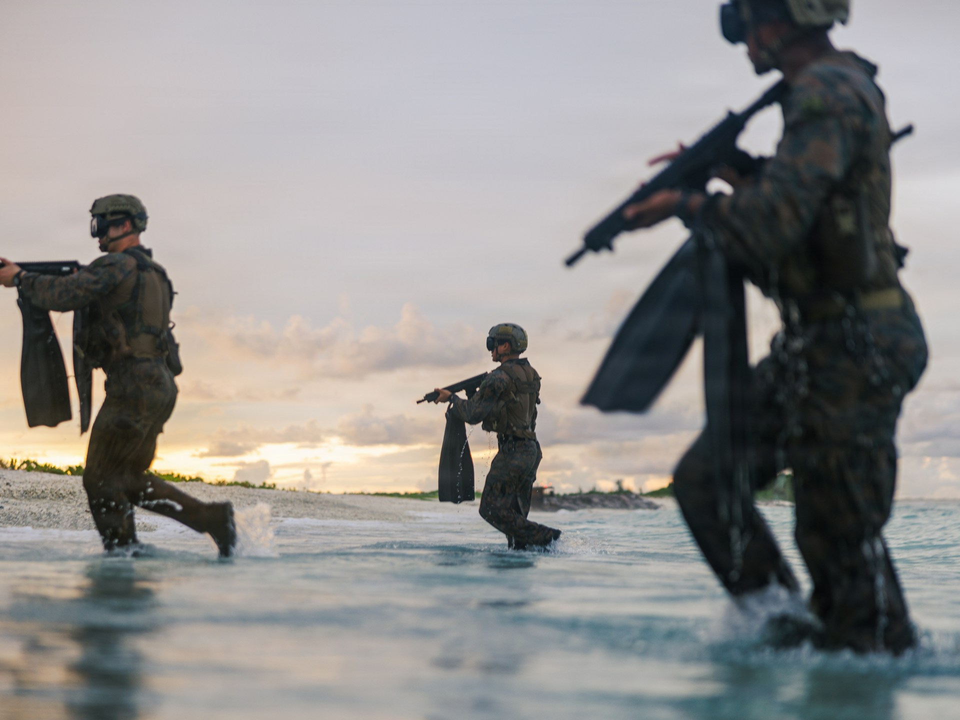 مسؤول أمريكي للجزيرة: وصول قوات أمريكية إلى المنطقة والتعزيزات تتوالى