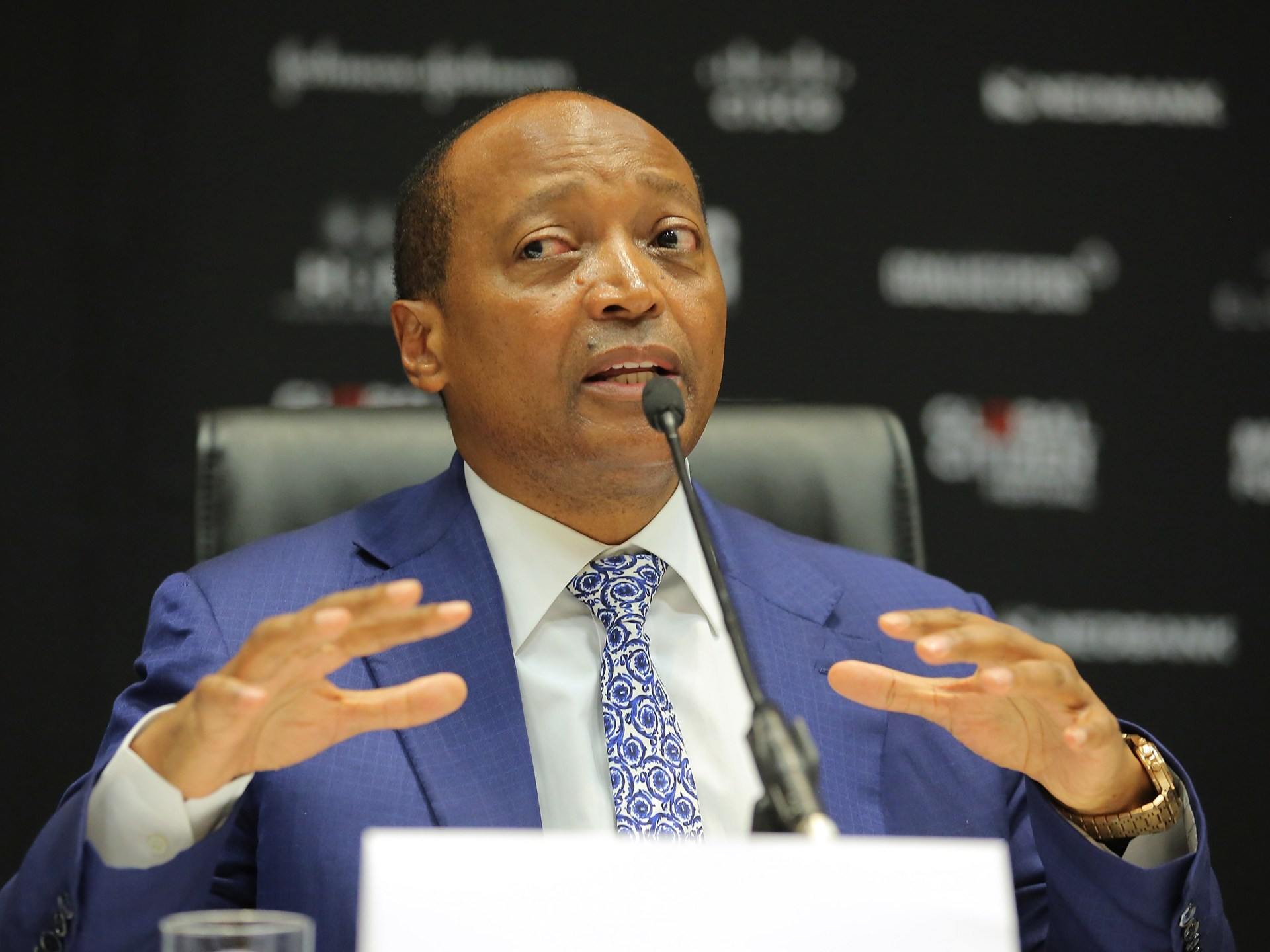 "كاف" يطلق ثورة إصلاحات شاملة تزامنا مع استقالة أمينه العام