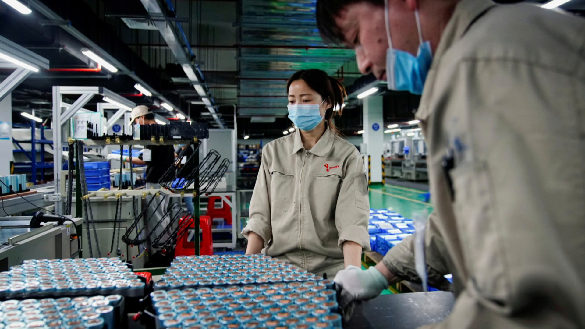 بسبب الحرب بطاريات الصين تغزو العالم.. كيف تفاعلت المنصات؟