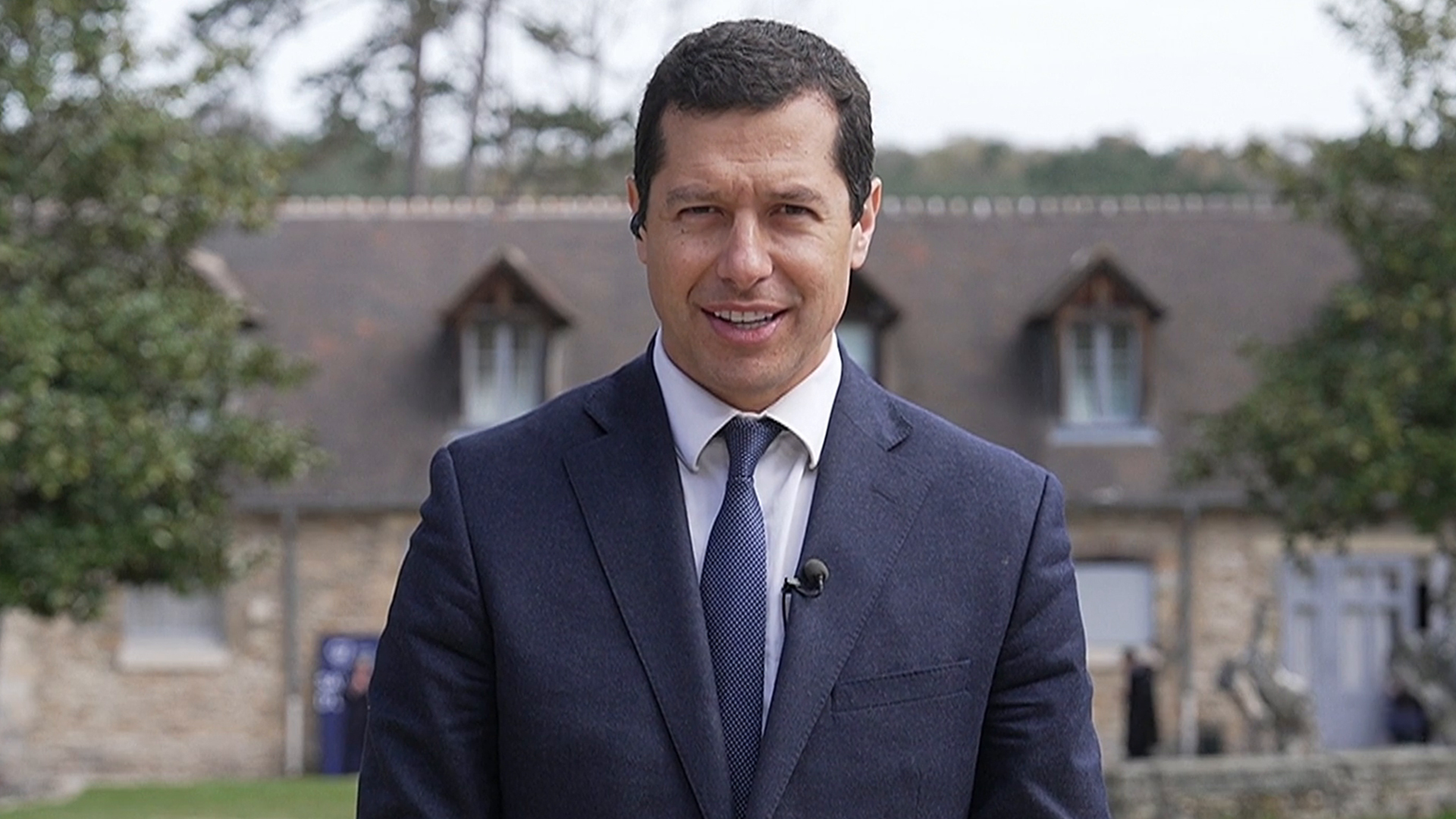 فرنسا: هذه ليست حربنا ووجودنا في المنطقة دفاعي