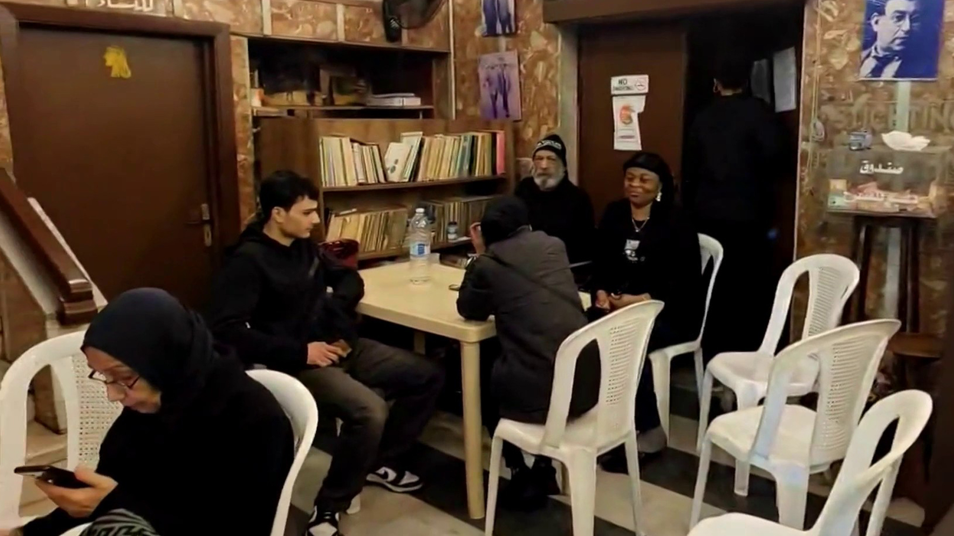 مسارح طرابلس تحتضن نازحي الجنوب اللبناني وأزمة الاحتياجات تتفاقم