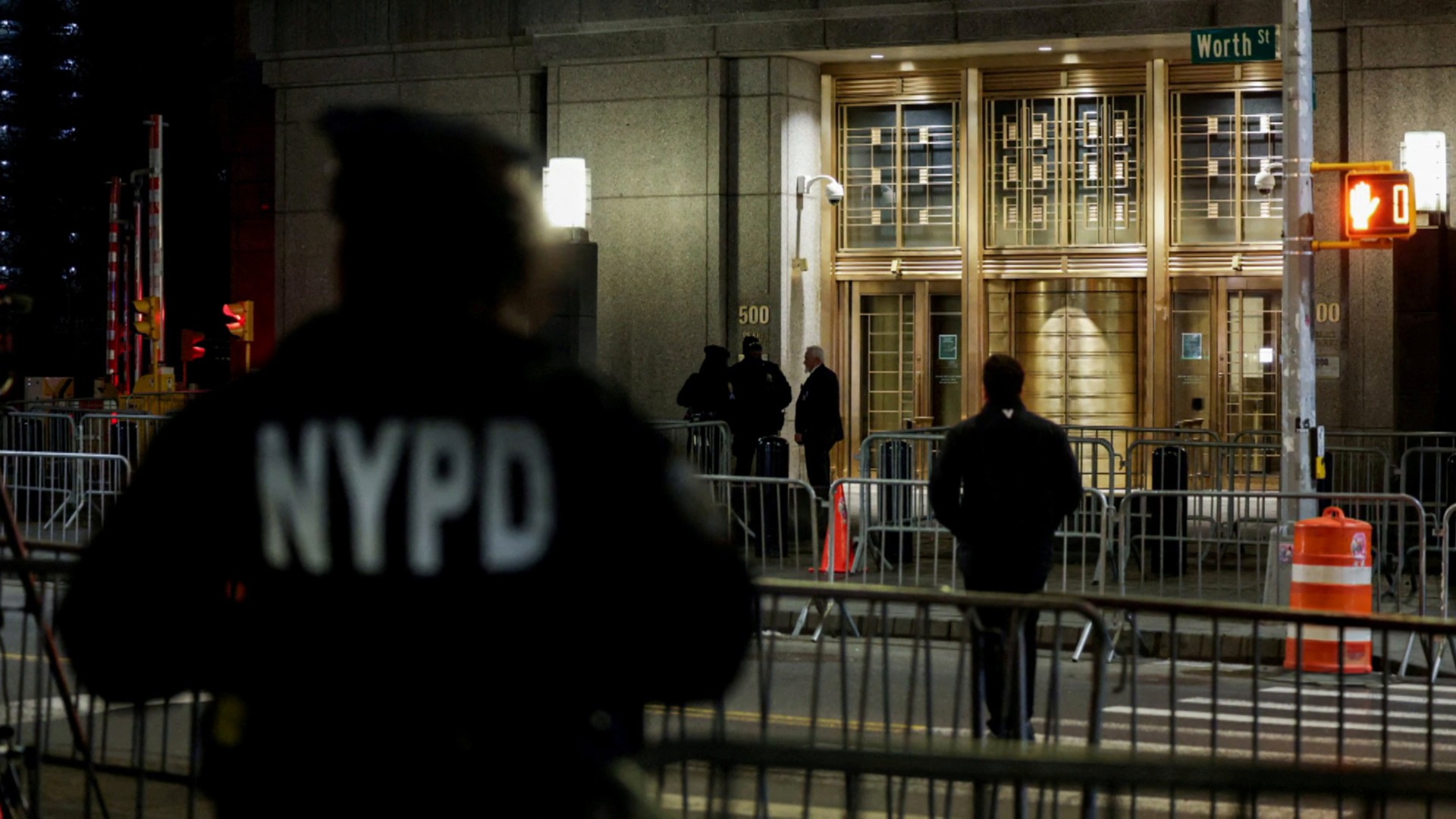 "تجويع" وعزلة تامة.. ظروف سجن قاسية لمادورو تثير تفاعلا بالمنصات