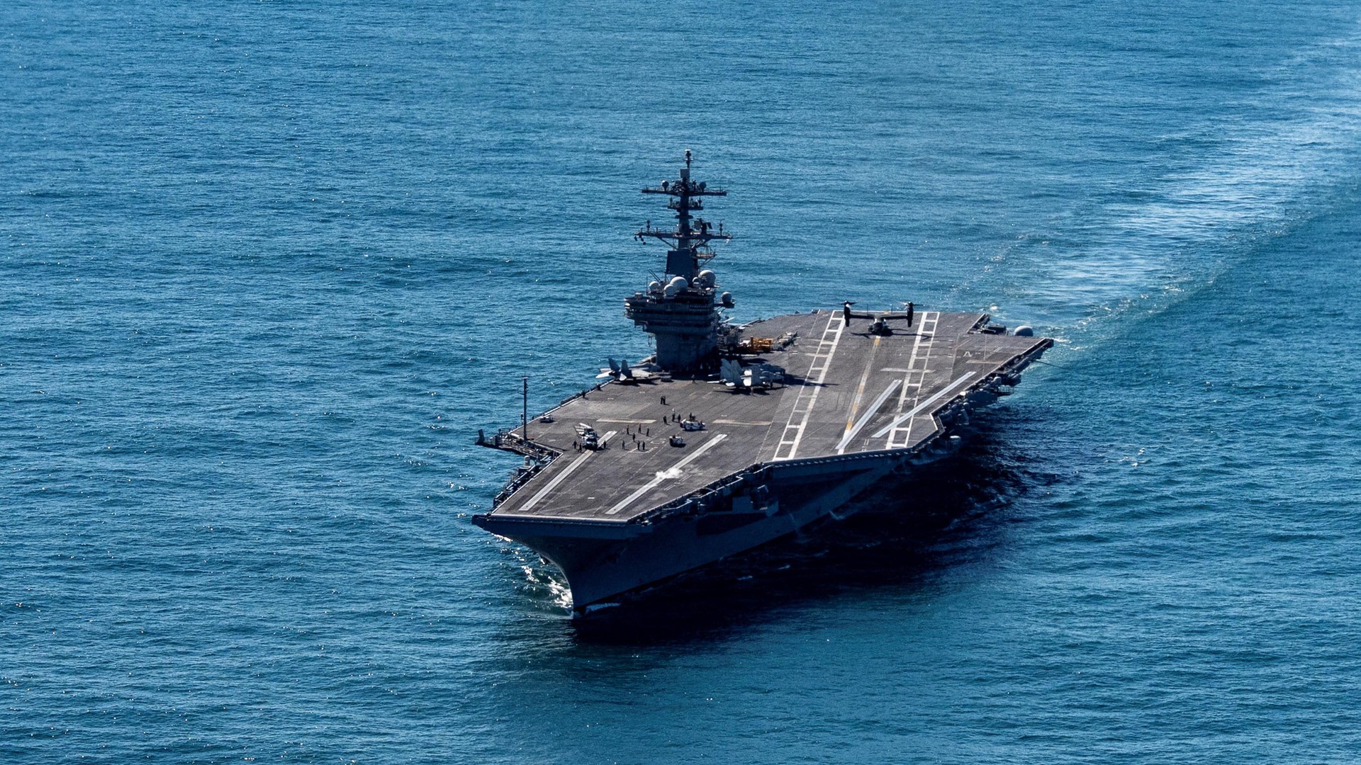 حشد 10 آلاف جندي أمريكي وحاملة طائرات جديدة.. هل تتجه الحرب لتصعيد أخطر؟