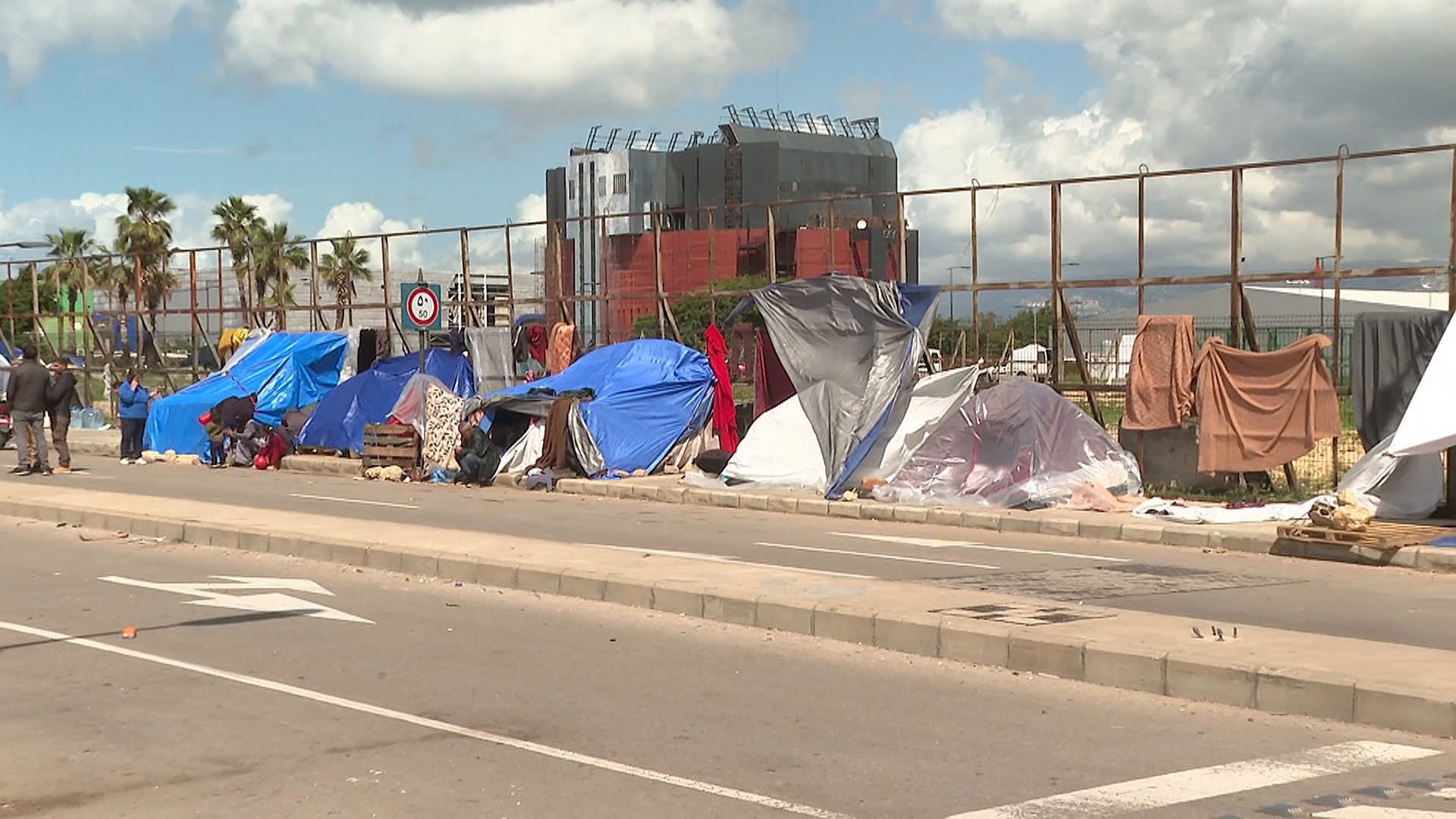 من مجموع 1.6 مليون مواطن.. 85% من النازحين اللبنانيين لا يتلقون مساعدات