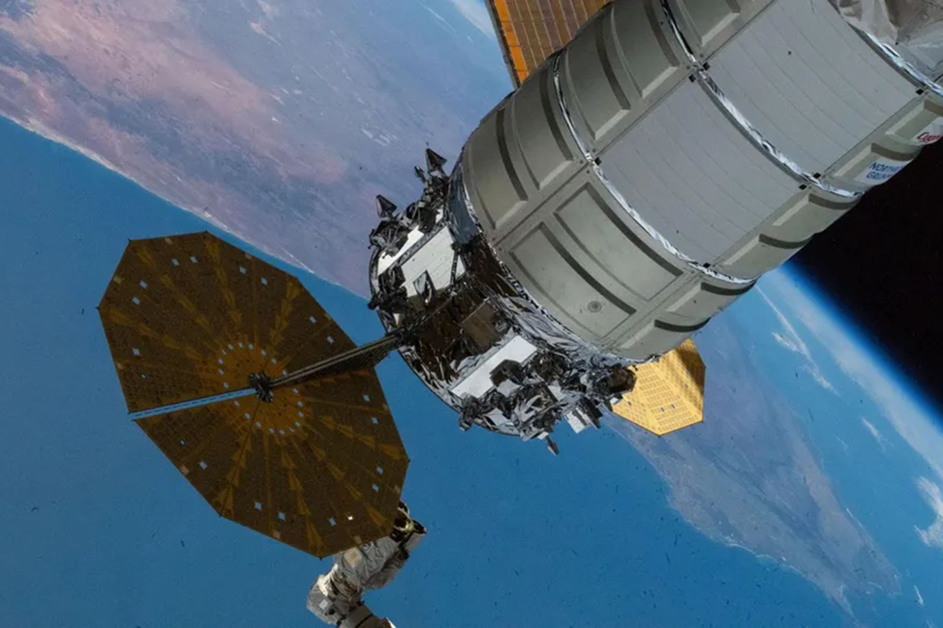 أضخم مركبة شحن أميركية تغادر محطة الفضاء الدولية