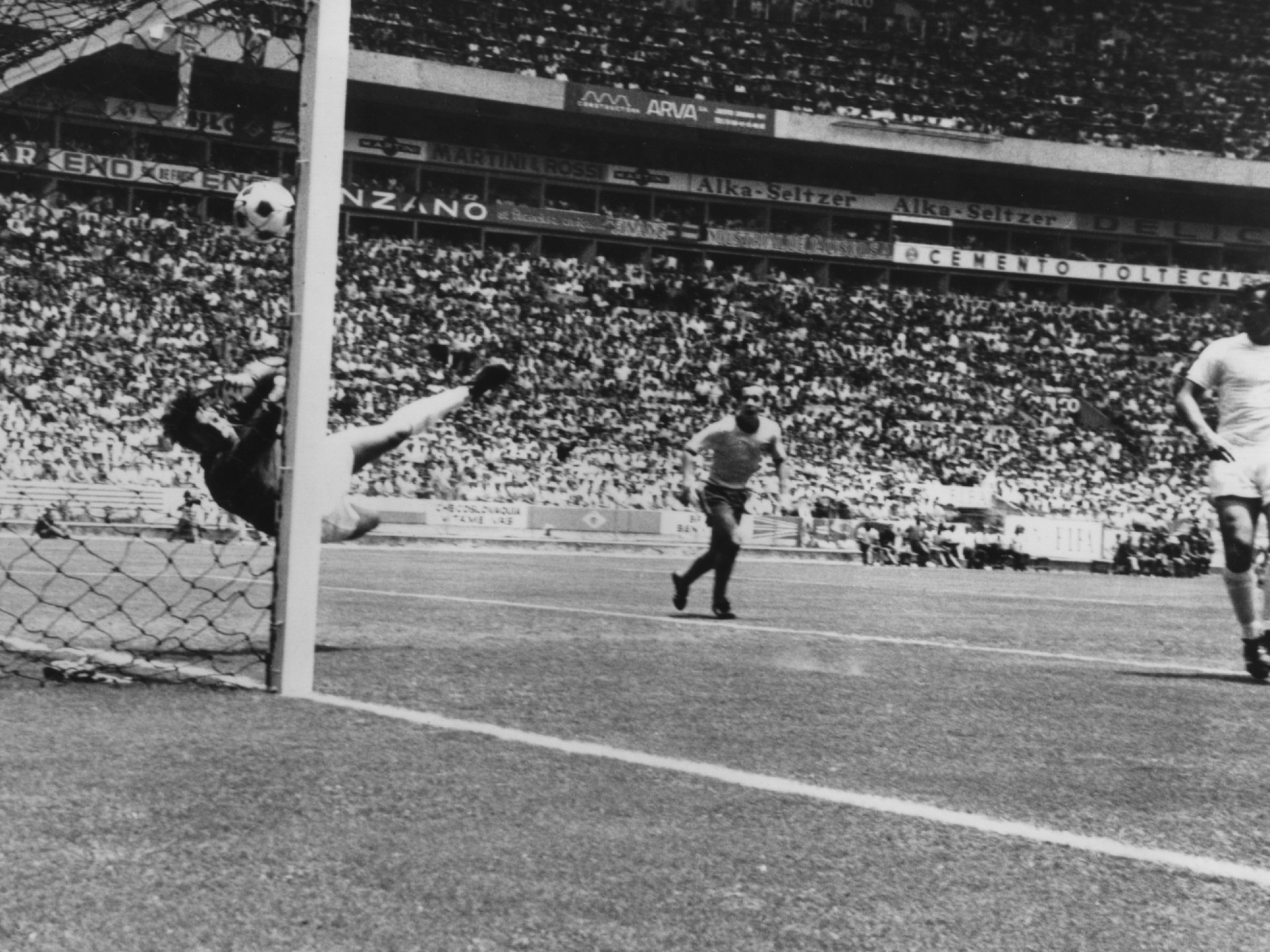 عرض قميص "تصدي القرن" للبيع في المزاد بمبلغ ضخم