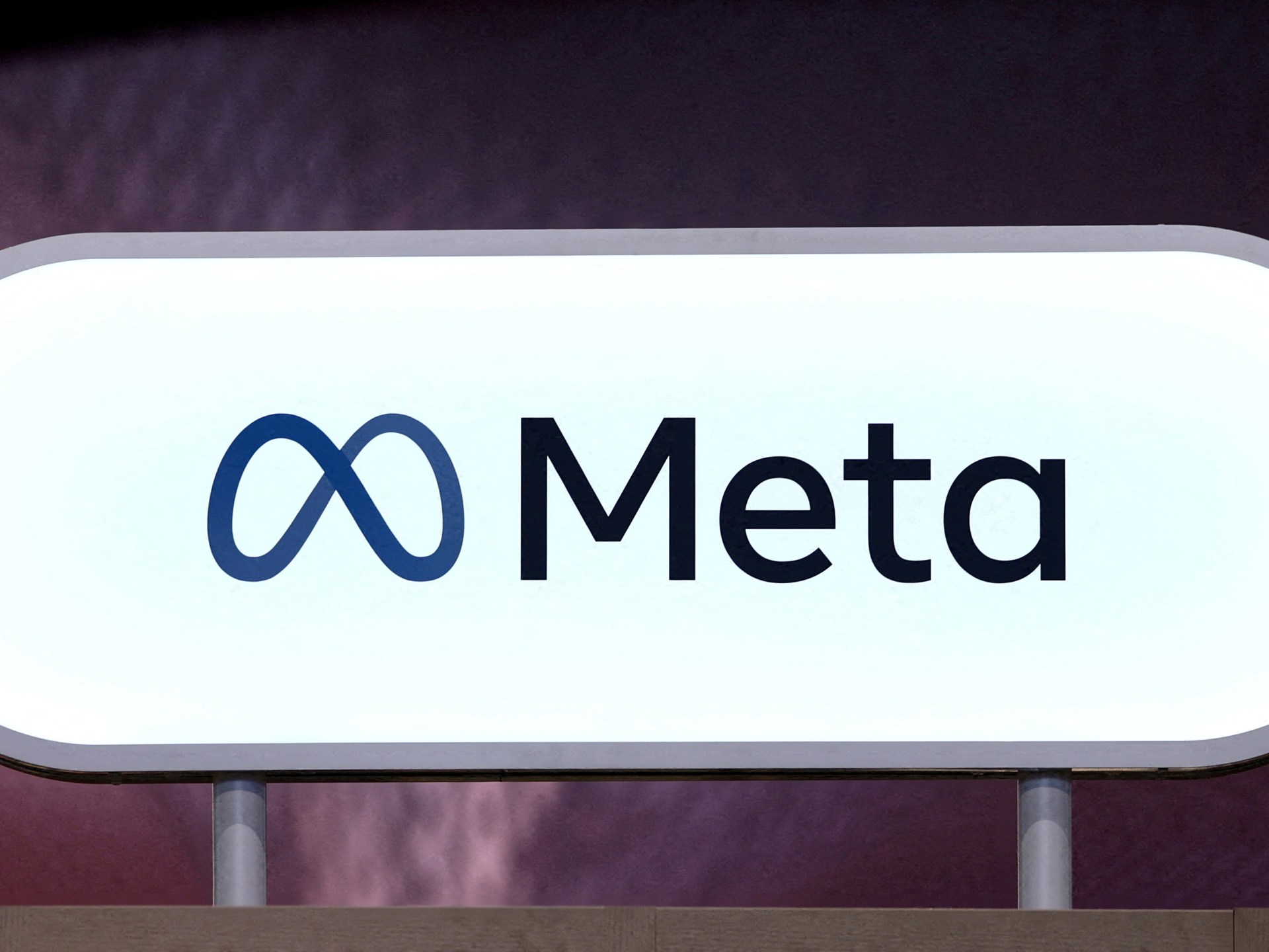 "ميتا" تجعل ذكاءها الاصطناعي يقرأ رسائل المستخدمين لمنع الرسائل الاحتيالية