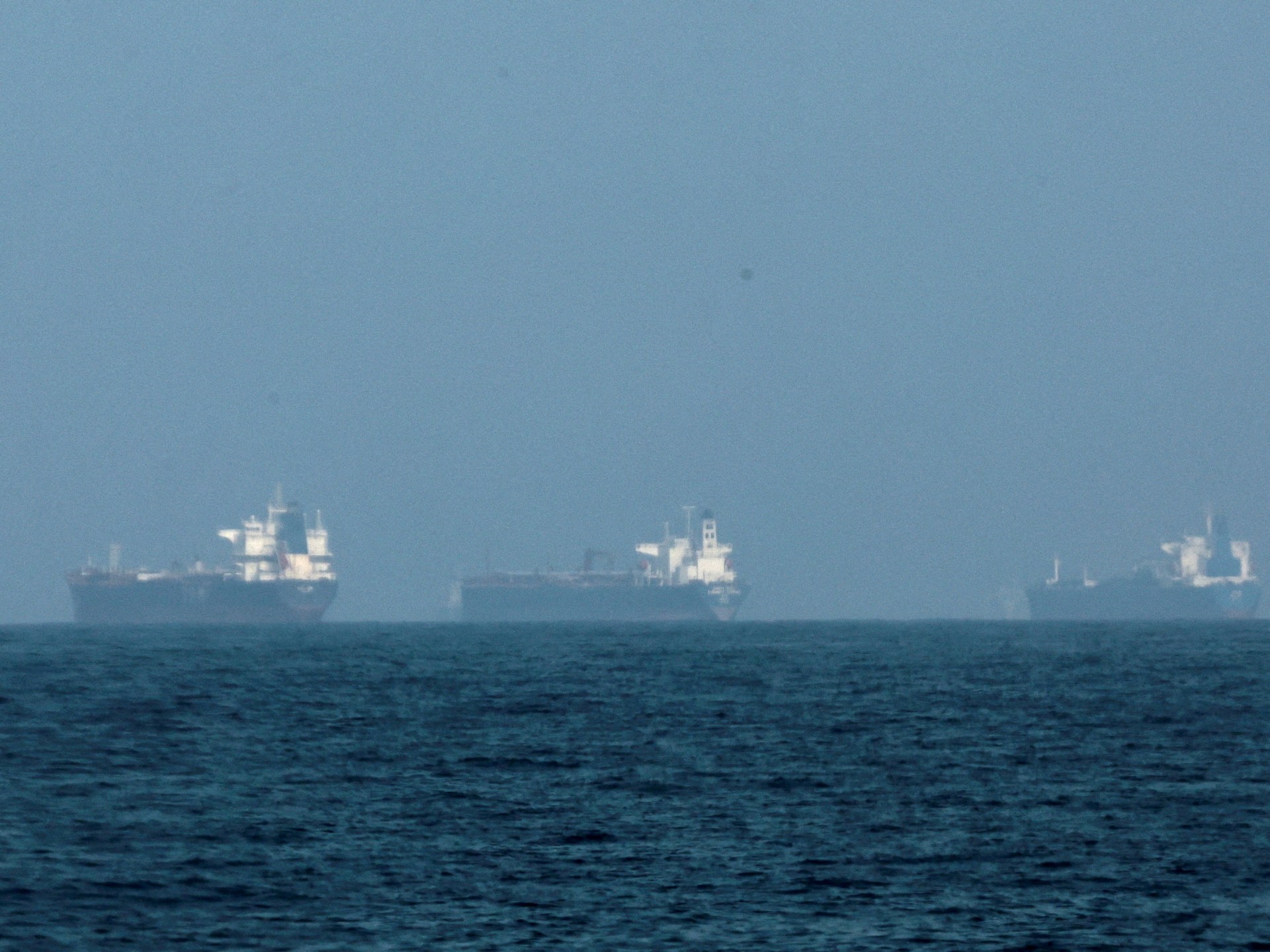 بلومبيرغ: الهند تفاوض إيران لتأمين ممر لناقلات النفط