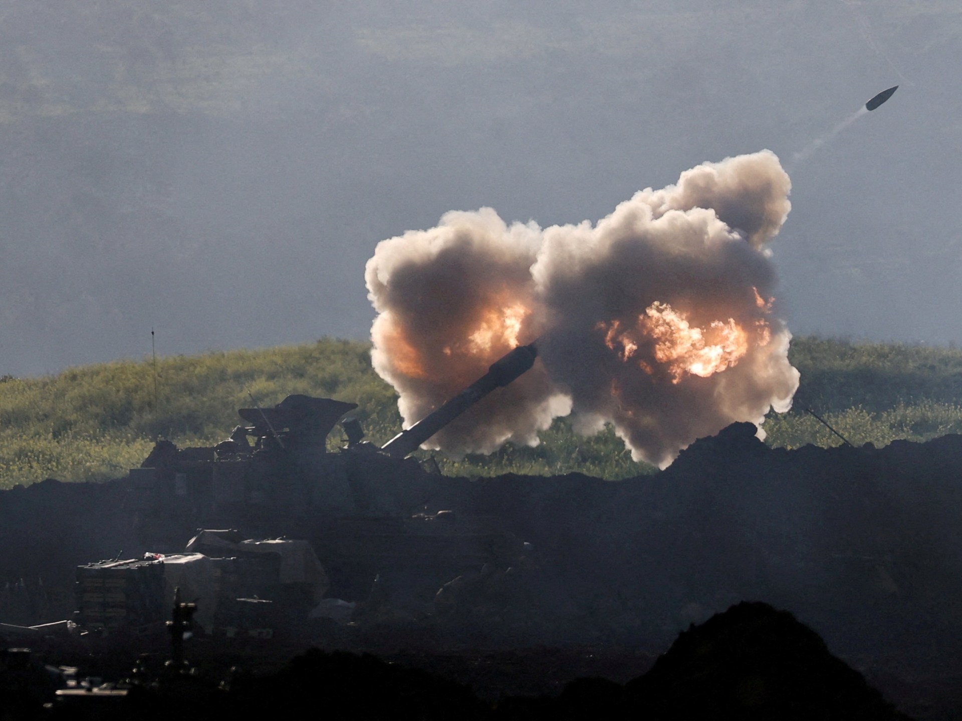 الجيش الإسرائيلي يتوغل بجنوب لبنان وحزب الله يعلن تدمير 30 دبابة
