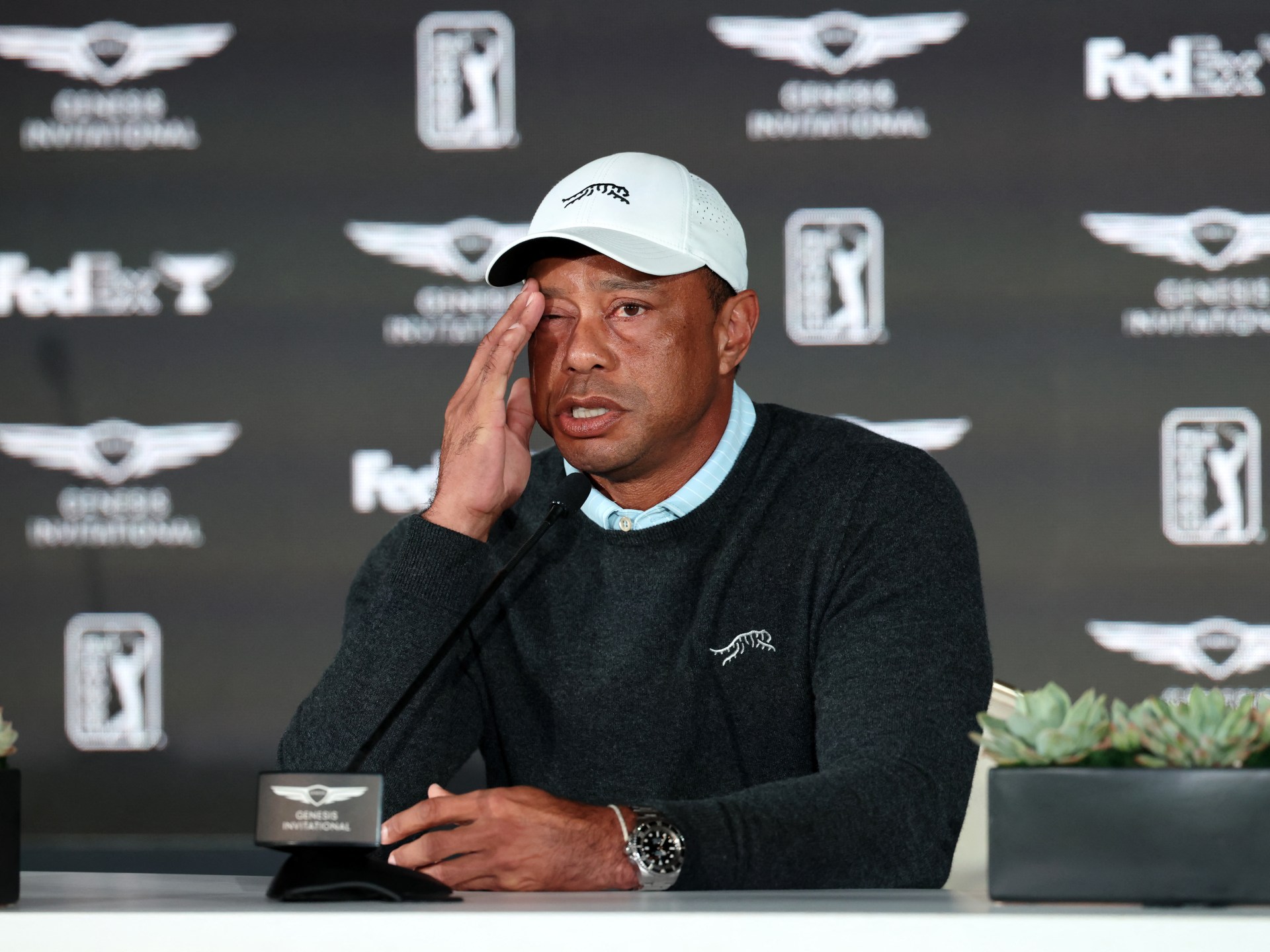 بعد حادث مروع و3 تهم.. تايغر وودز حر وترمب يدعمه