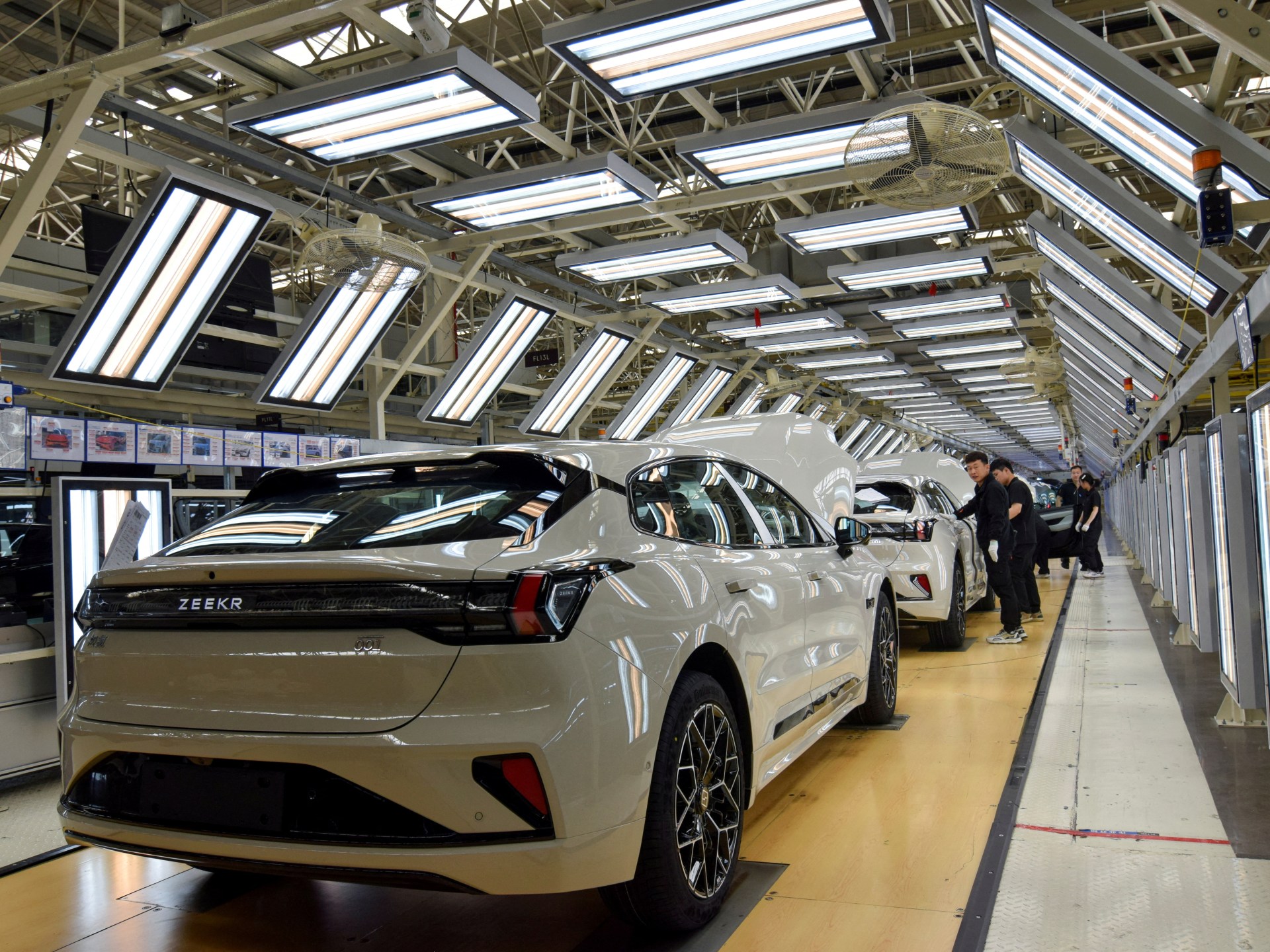 حرب إيران ترفع البنزين.. هل تربح السيارات الكهربائية الرهان؟