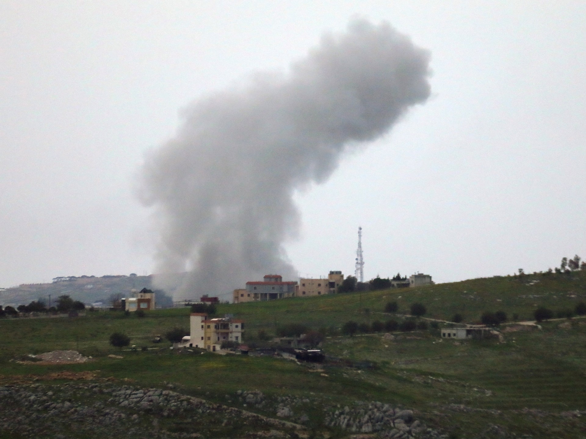 تقدم إسرائيلي نحو نهر الليطاني وتصعيد المعارك مع حزب الله بجنوب لبنان