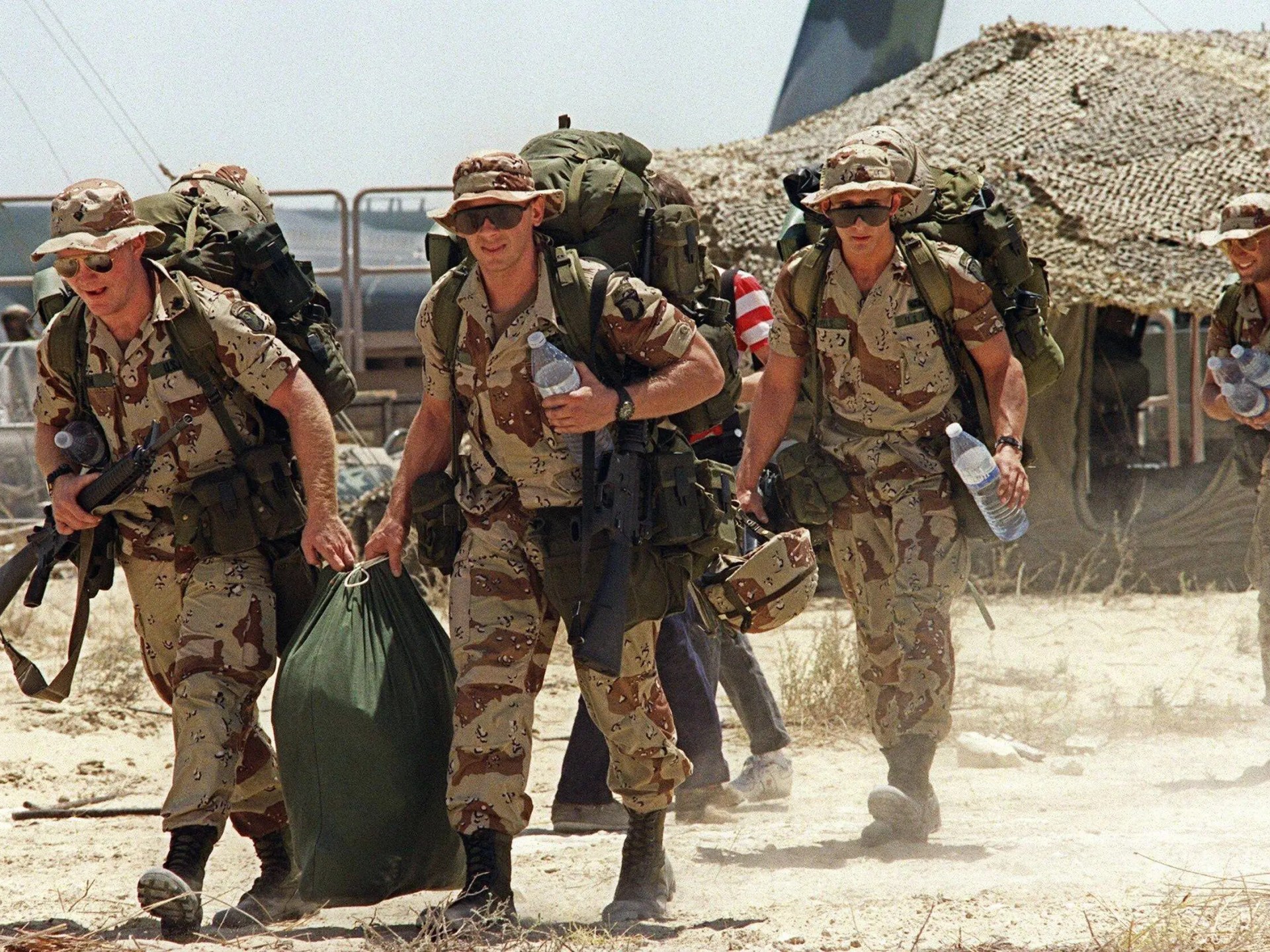 المارينز على أبواب هرمز.. إنزال محتمل أم استعراض قوة؟