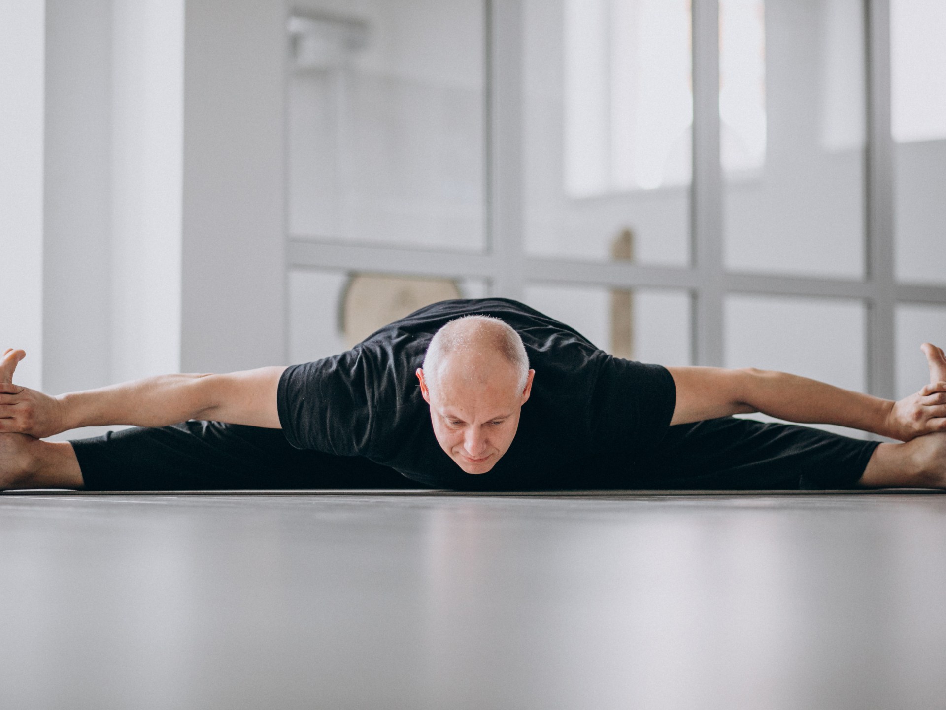 السر الذهبي لطول العمر الصحي.. روتين يومي للتمتع بمزيد من مرونة الجسم