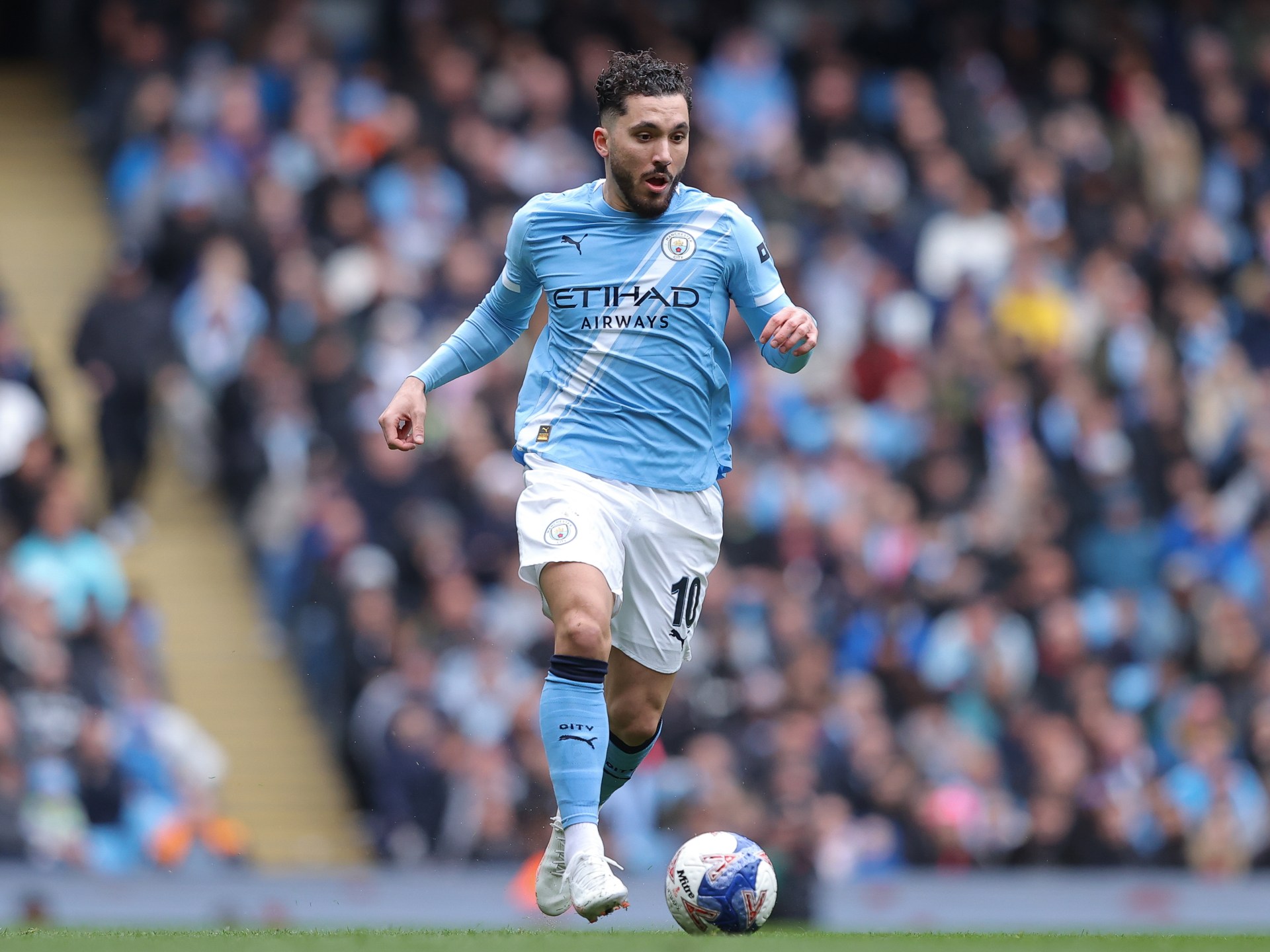 ملك المراوغات.. شرقي يخطف الأنظار في البريميرليغ بلقطات لا تصدق (فيديو)