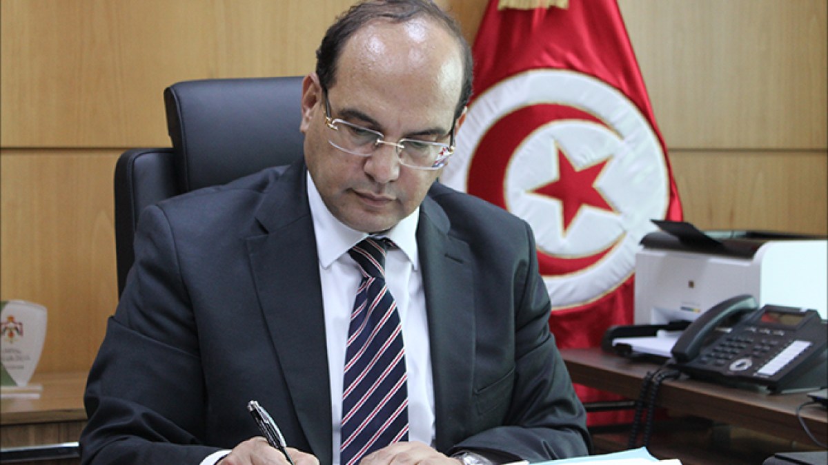 وسط انتقادات حقوقية.. قاض تونسي يأمر بسجن رئيس سابق لهيئة مكافحة الفساد