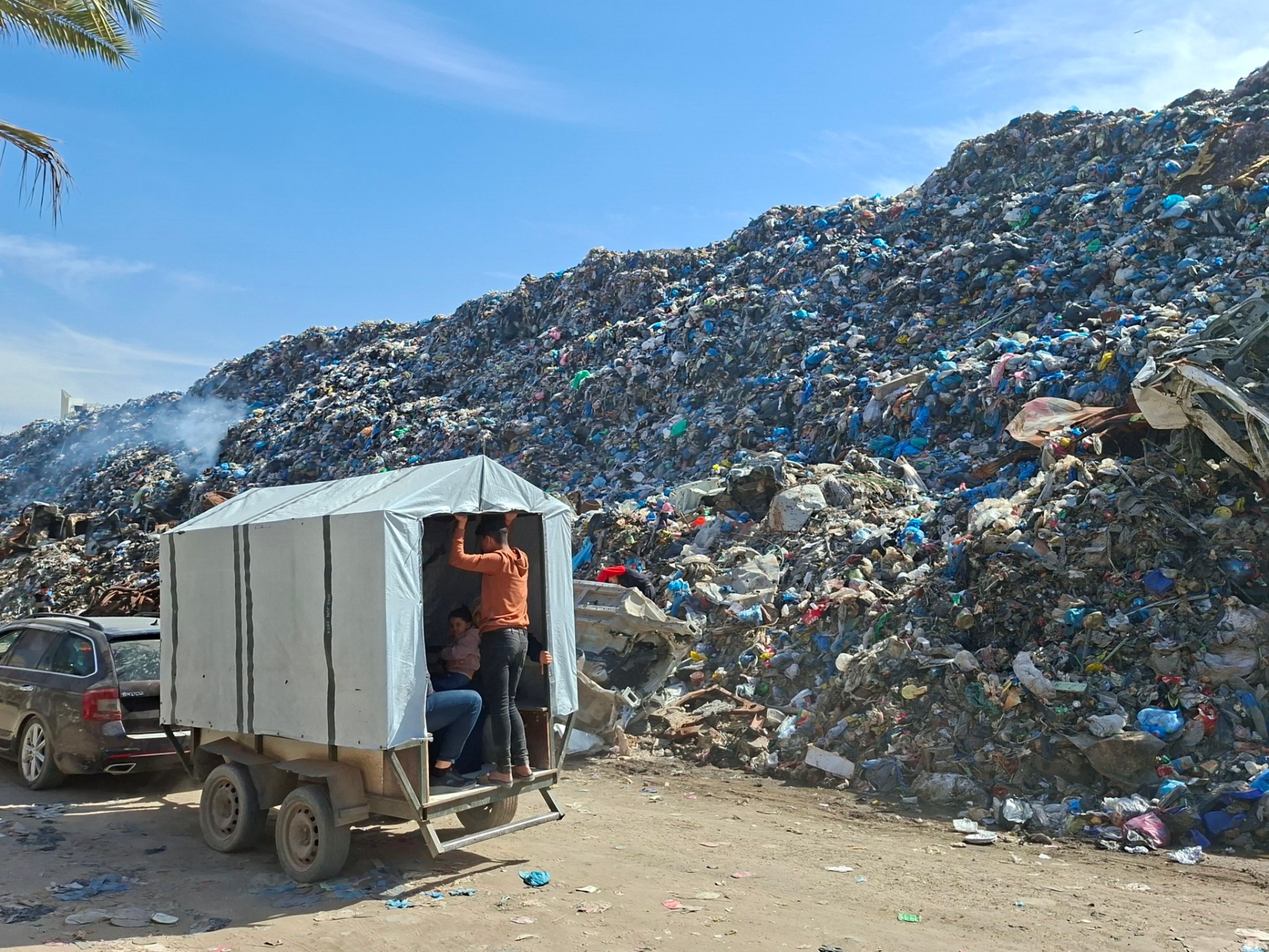 تنذر بكارثة أخرى بغزة.. إليكم ما يقوله الخبراء عن عصارة النفايات