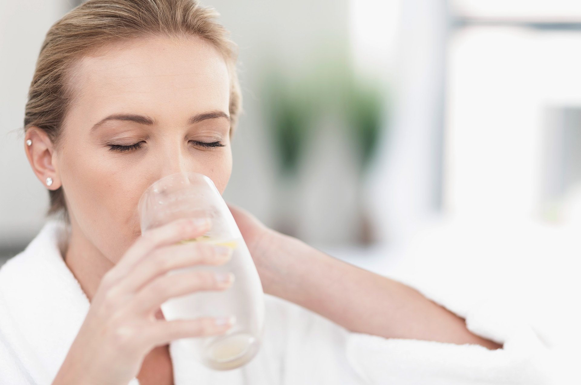 ماذا يفعل الماء بجسمك عندما تشربه بانتظام؟