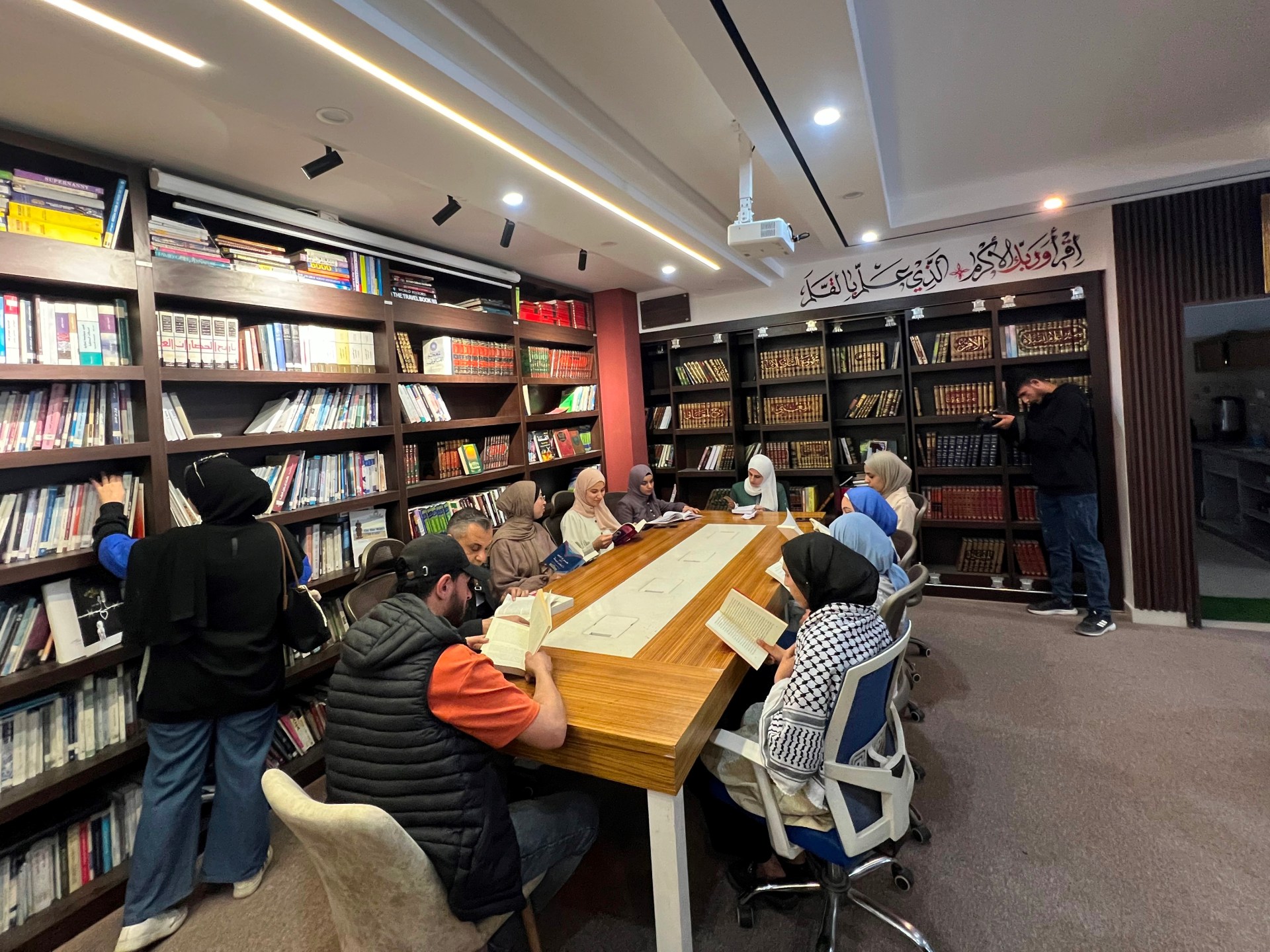 كتب نزحت 13 مرة.. عنقاء غزة تُبعث وسط الدمار