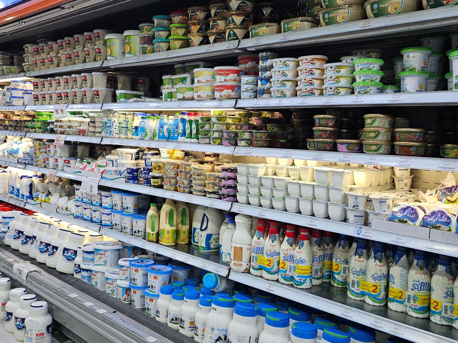 إمعانا في عزلها.. الاحتلال يمنع دخول منتجات الضفة إلى القدس