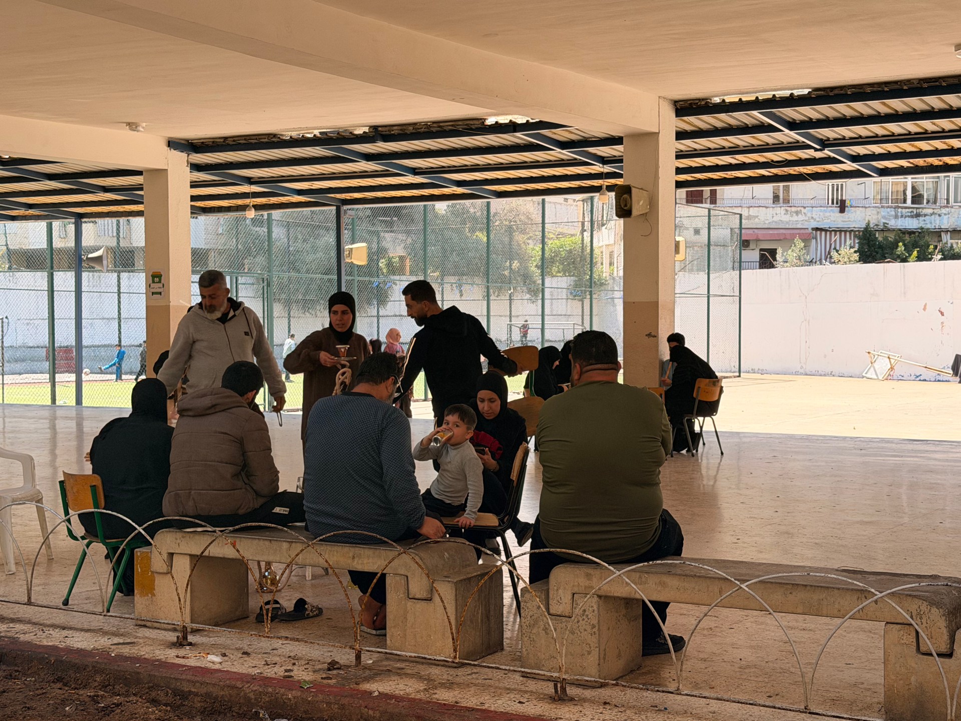 مسالخ ومستشفيات تتحول إلى ملاذات للنازحين من جنوب لبنان