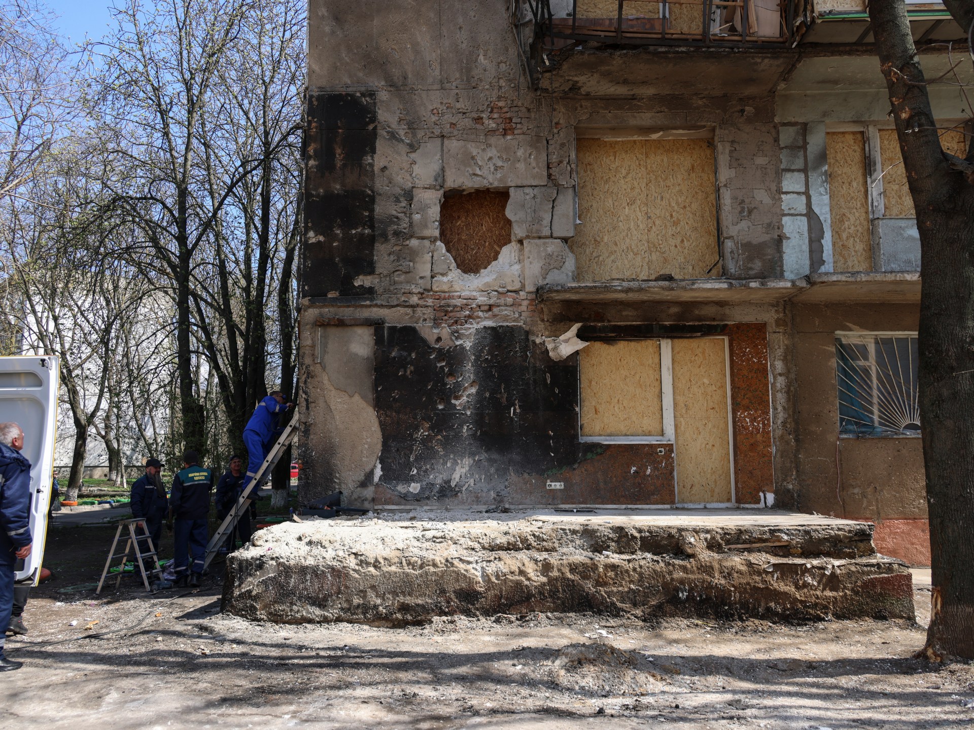 مقتل 3 أوكرانيين بغارة روسية وموسكو تسعى لتعليق القتال في محيط زاباروجيا