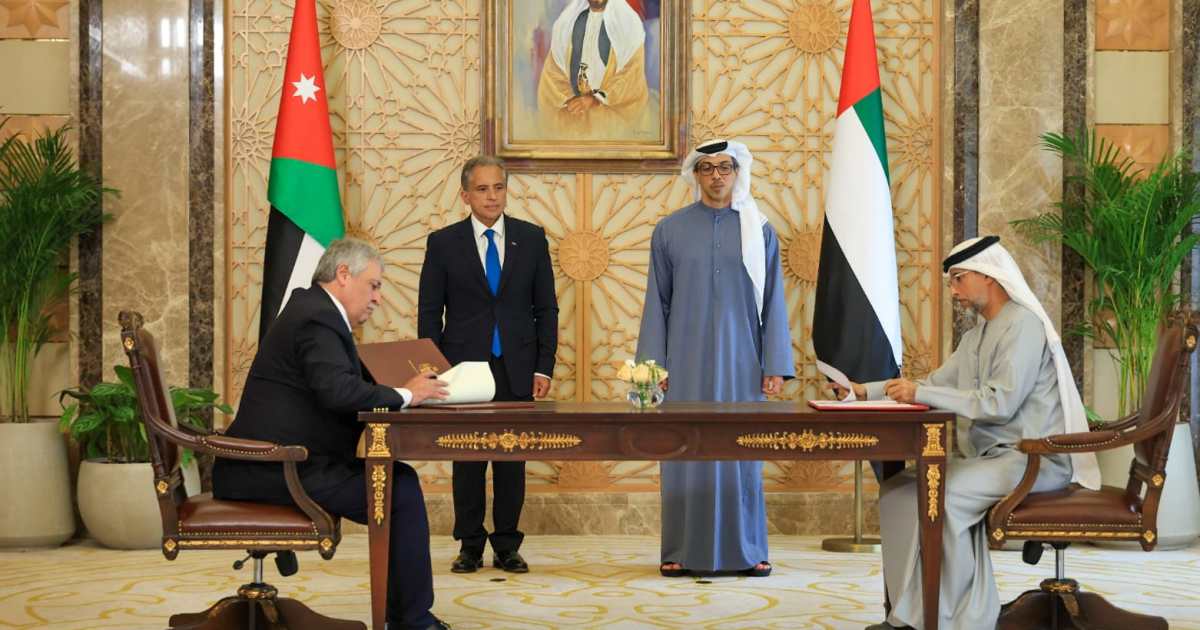 الأردن والإمارات يوقعان اتفاق تنفيذ سكة حديد العقبة
