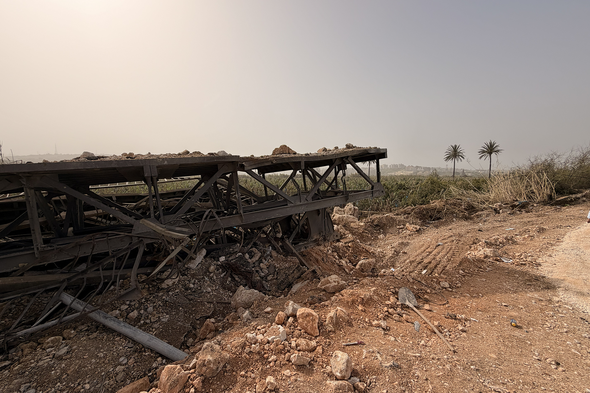 عزل جنوب الليطاني.. صور فضائية تكشف تدمير 4 جسور حيوية بلبنان