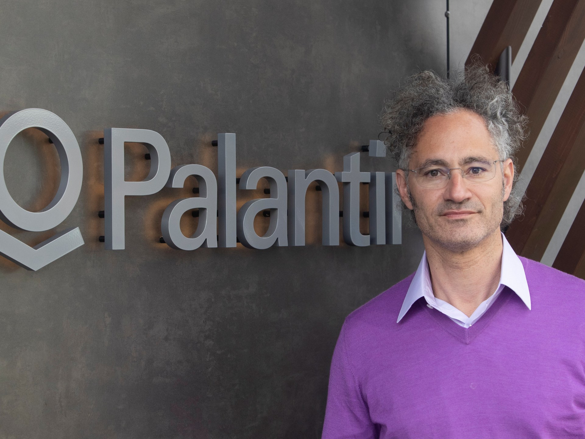 "كأنها هذيان شرير".. خطة "بالانتير" المرعبة لعسكرة وادي السيليكون