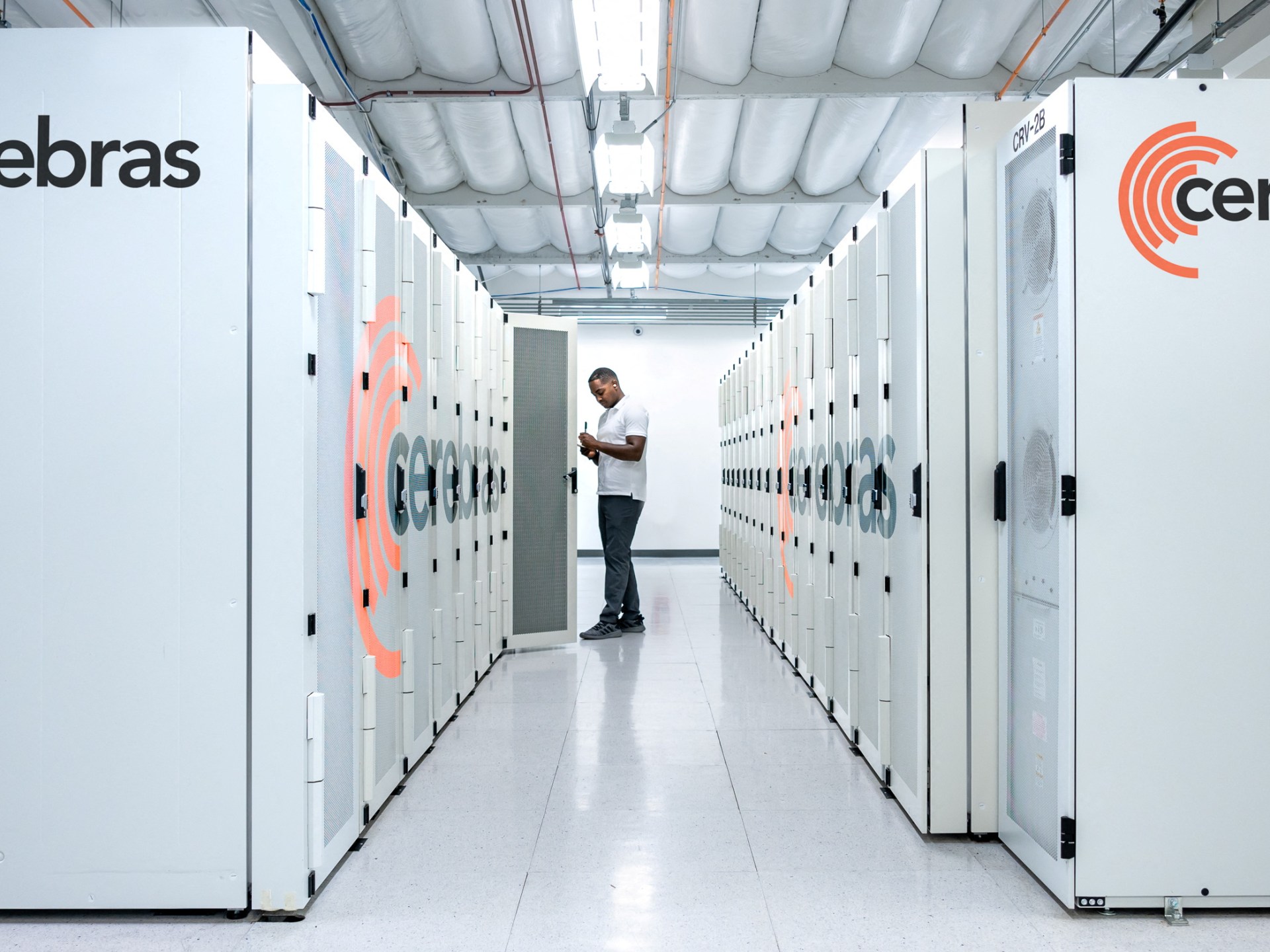 سيربراس منافس جديد لإنفيديا.. هل تنجح في زحزحتها عن عرشها؟