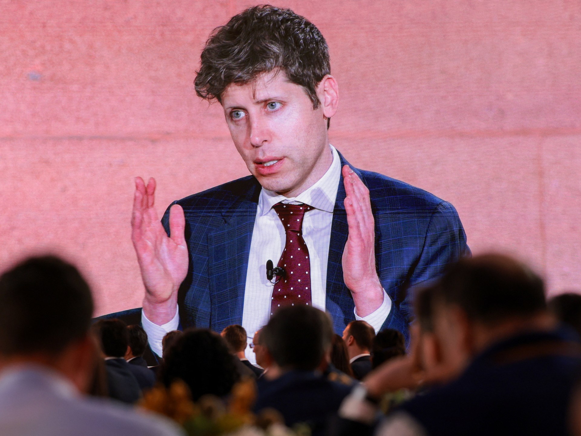 أسباب صادمة.. لماذا طُرد سام ألتمان من "أوبن إيه آي" وكيف استعاد عرشه؟