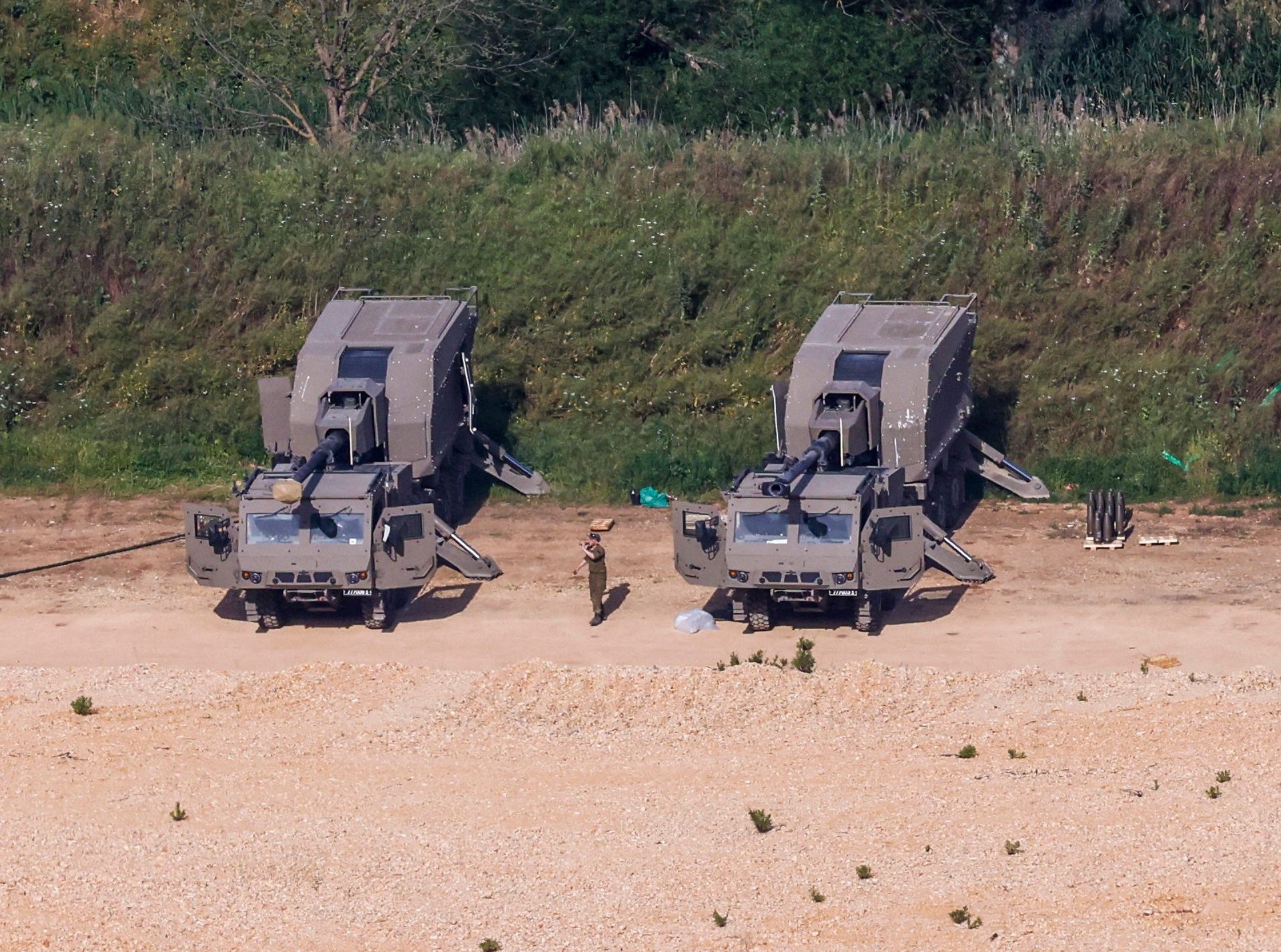 واشنطن في الواجهة وطهران في الخلفية.. من فرض وقف إطلاق النار بين إسرائيل ولبنان؟