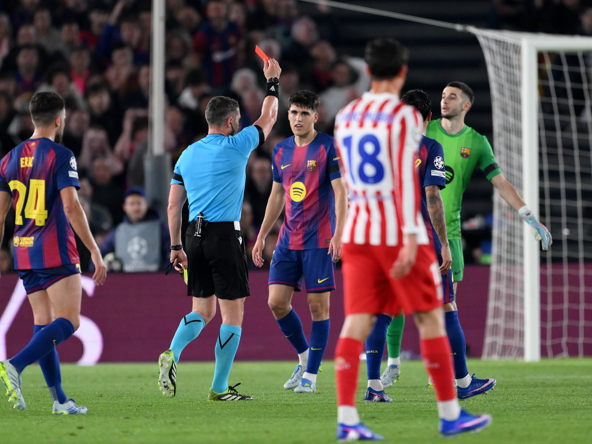 طرد وهدف ملغى وضربة جزاء.. هل ظلم الحكم الروماني برشلونة لصالح أتلتيكو مدريد؟