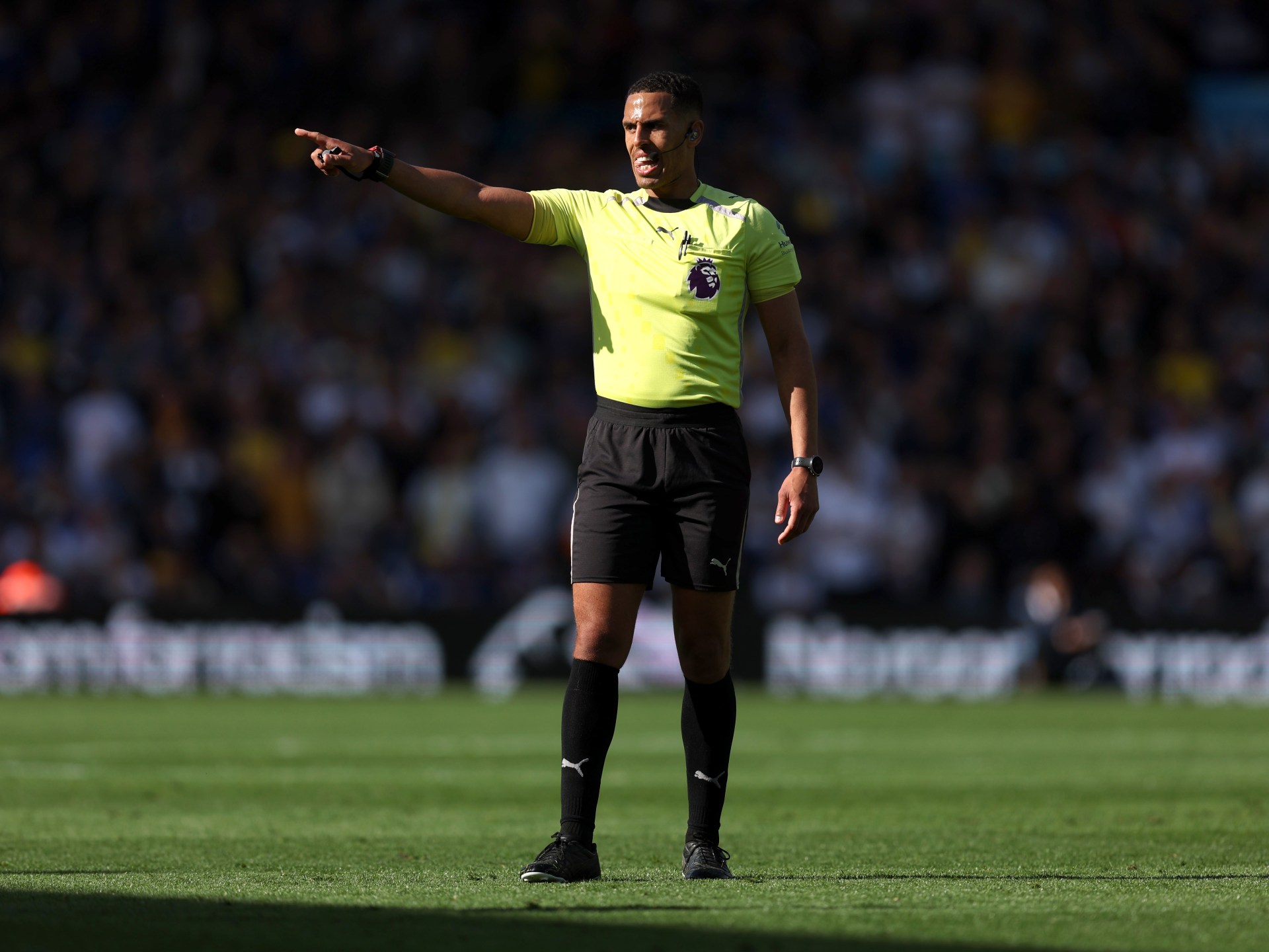 الحكم فاراي هالام.. من المرض إلى التحكيم في "ويمبلي"